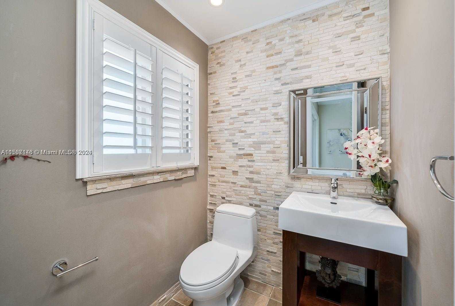 Small Image of 4323 NORTH BAY RD, Miami Beach Number 15