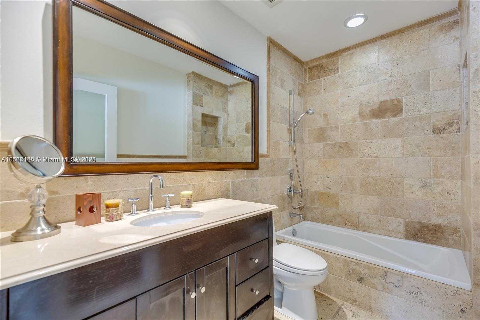 Small Image of 4323 NORTH BAY RD, Miami Beach Number 16