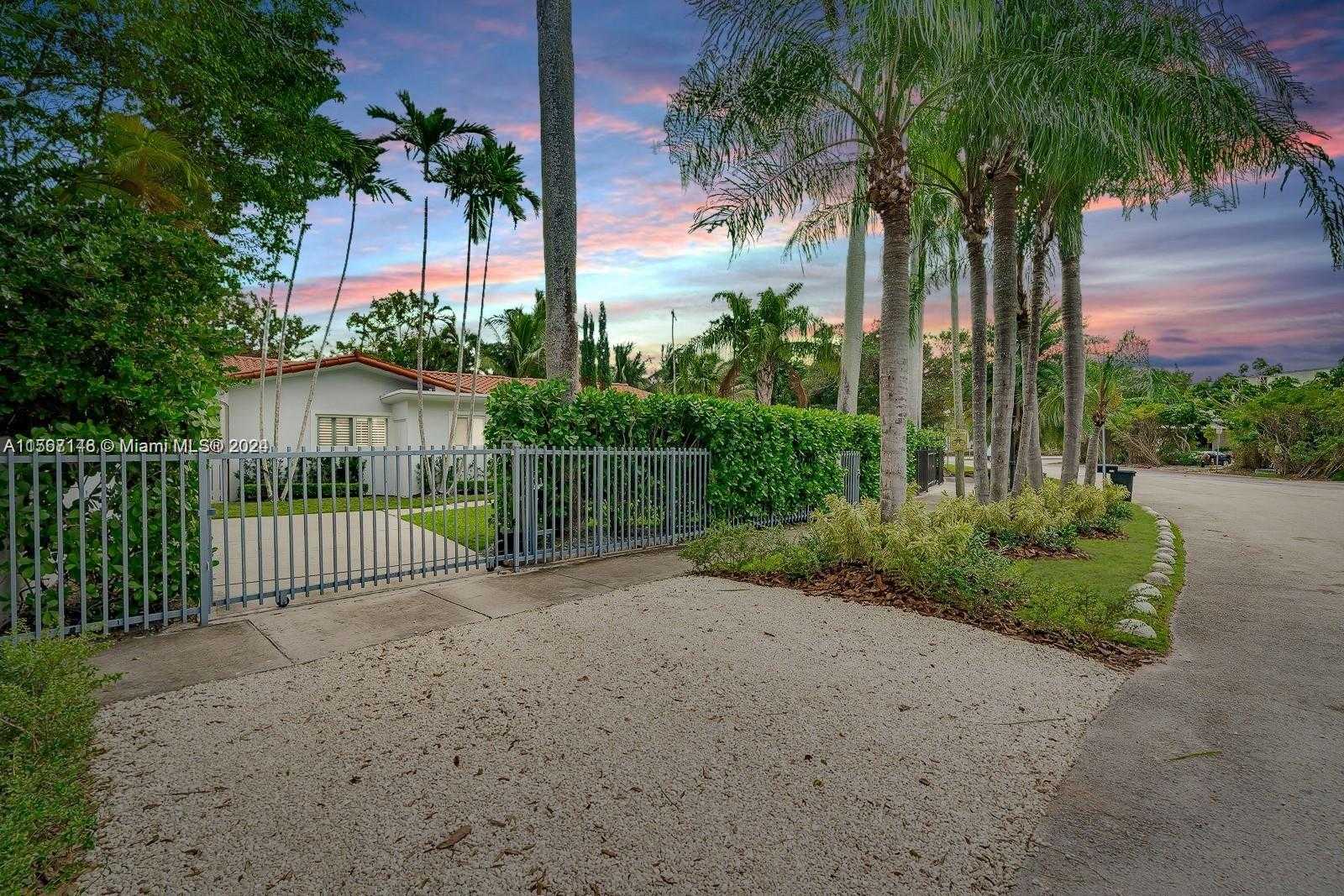 Small Image of 4323 NORTH BAY RD, Miami Beach Number 3