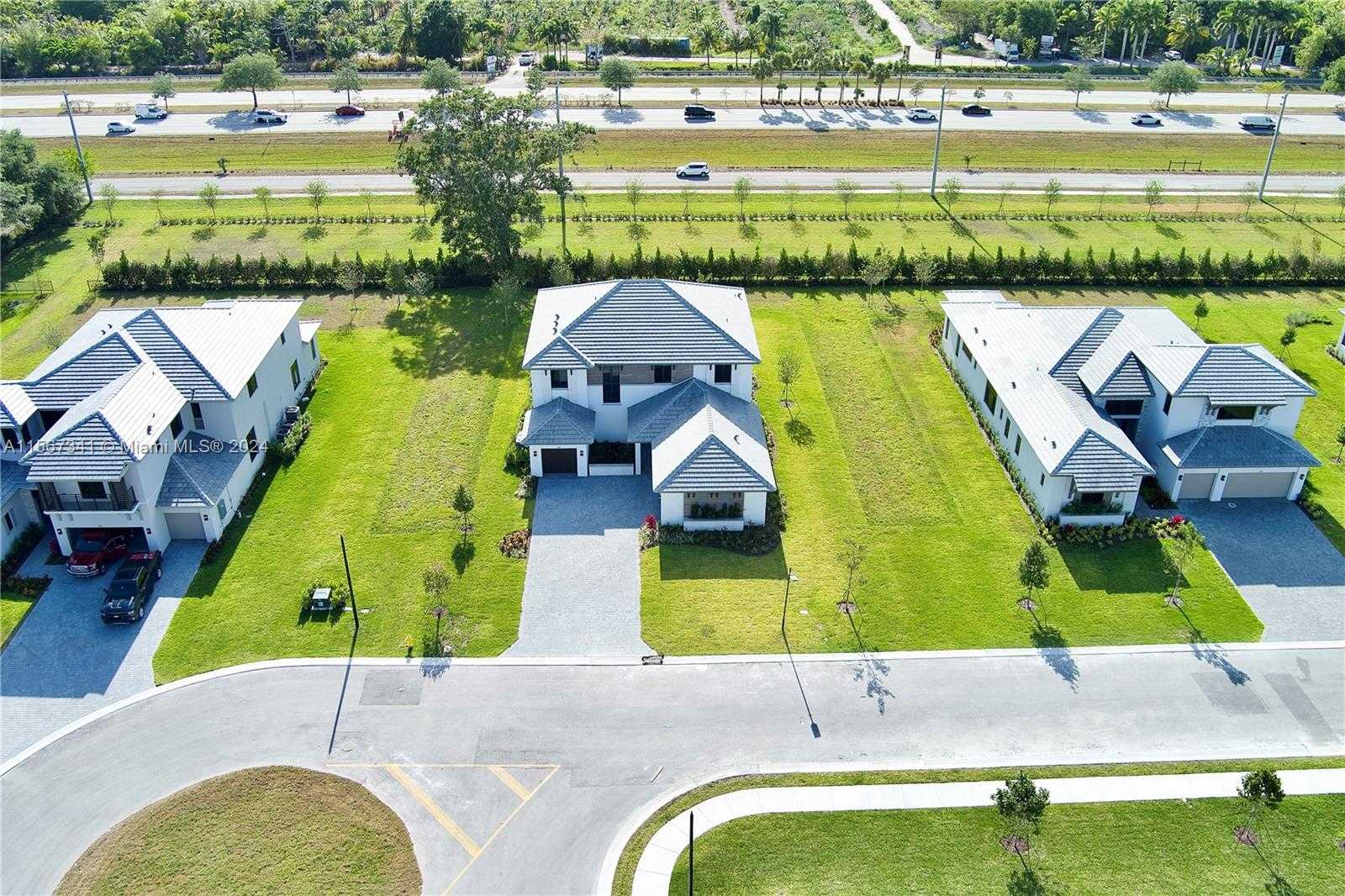 Small Image of 2391 SOUTH WEST 123RD TER, Davie Number 2