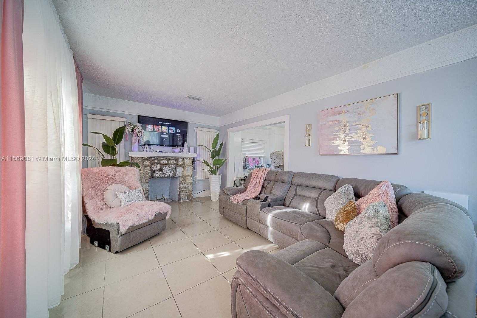 Small Image of 627 SOUTH WEST 11TH AVE, Miami Number 3