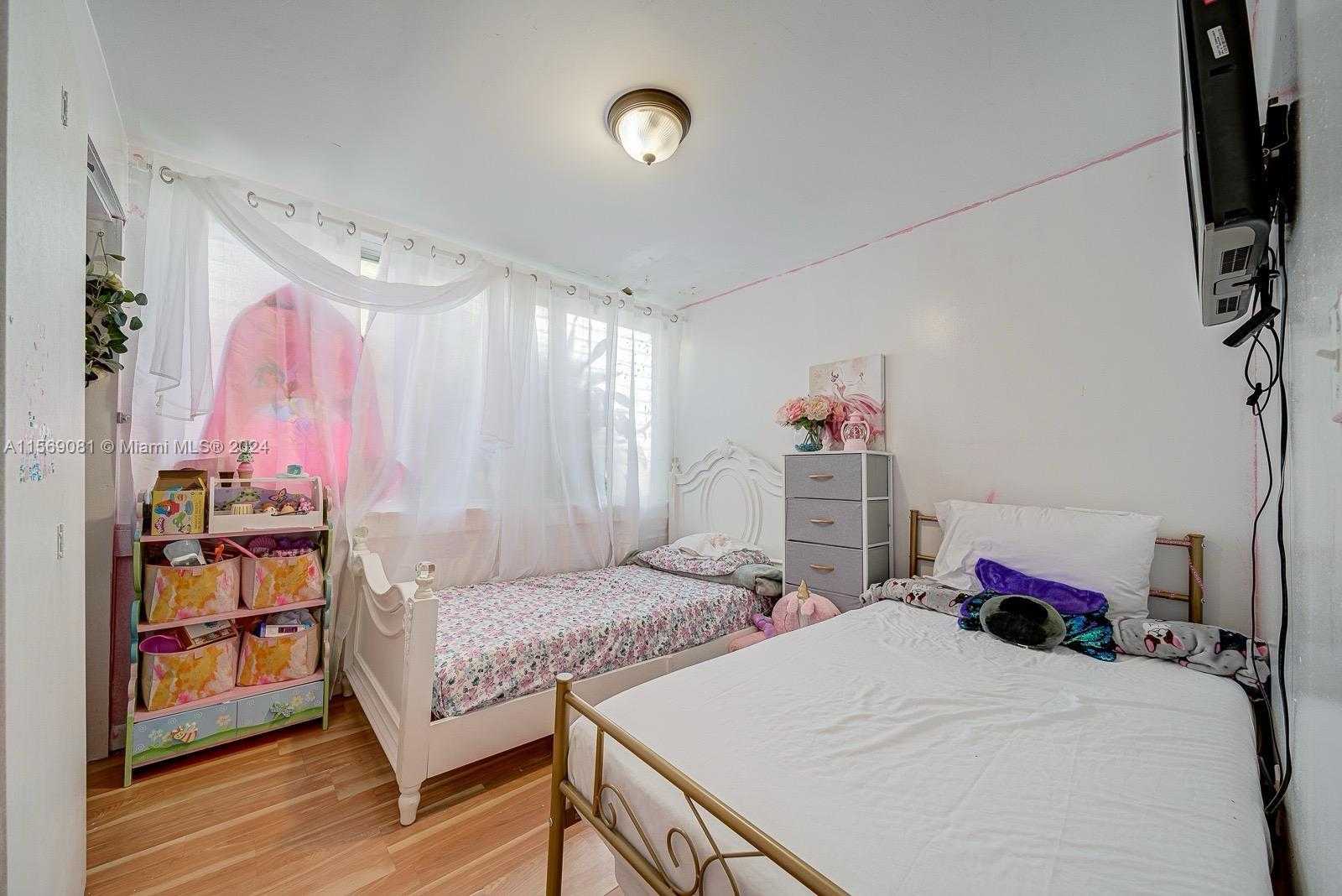Small Image of 627 SOUTH WEST 11TH AVE, Miami Number 7