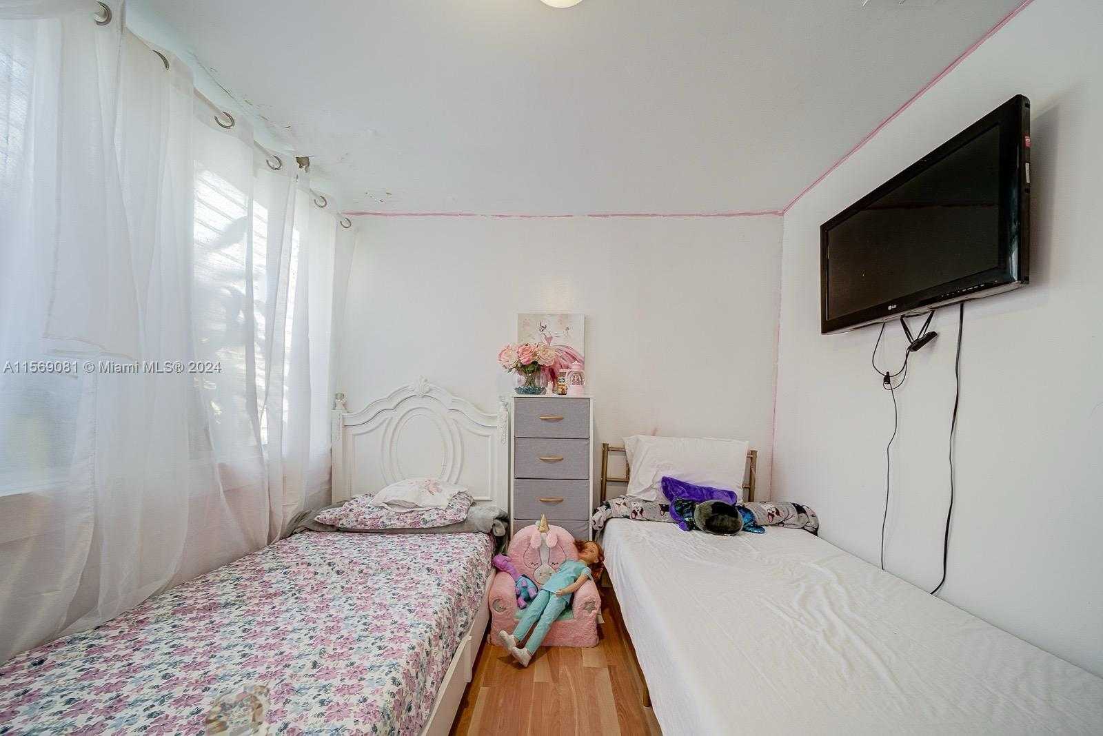 Small Image of 627 SOUTH WEST 11TH AVE, Miami Number 8