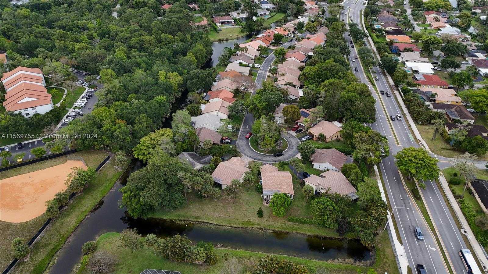 Small Image of 1410 RIVERWOOD LANE, Coral Springs Number 10