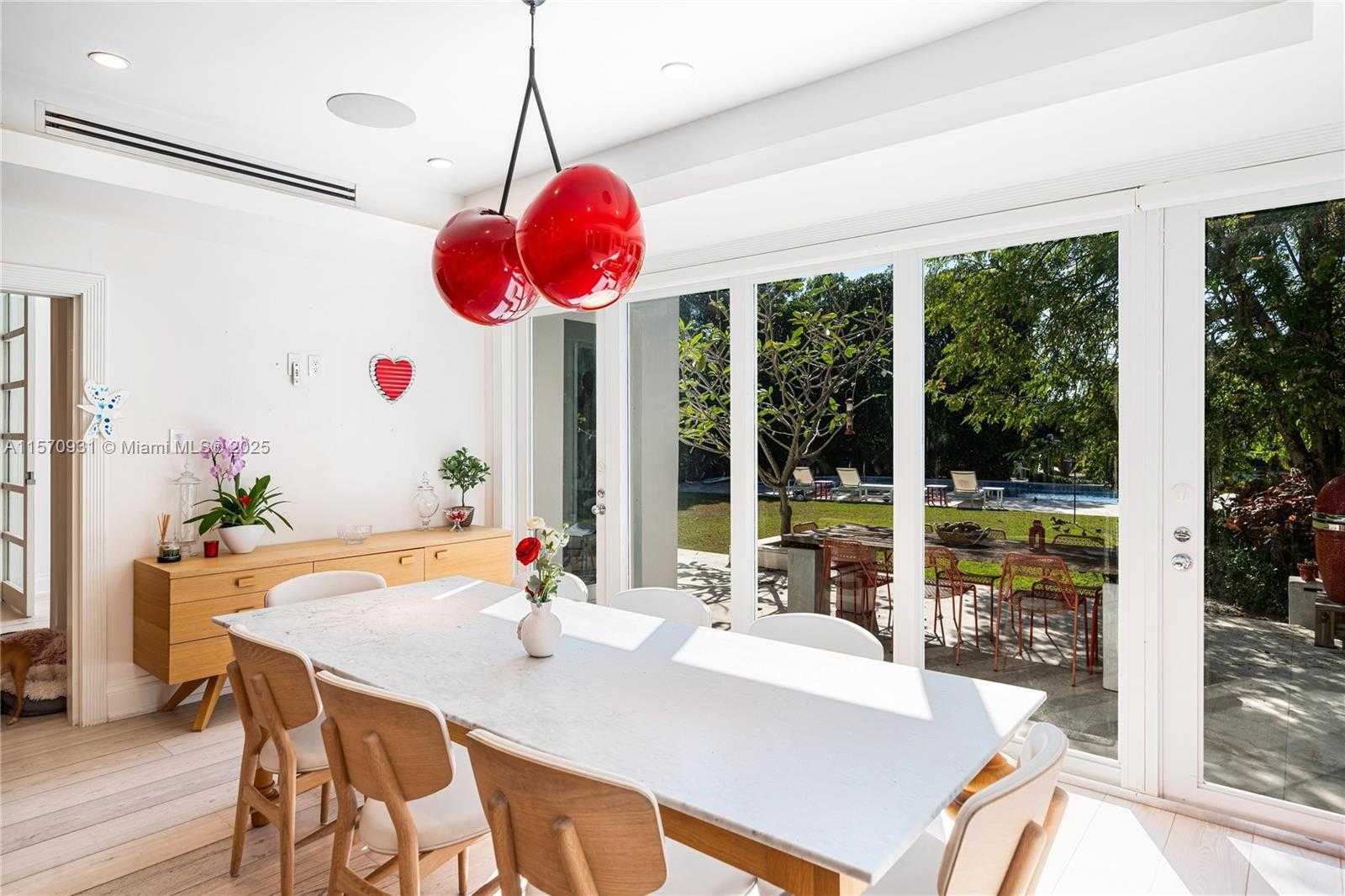Small Image of 6320 ALLISON RD, Miami Beach Number 11