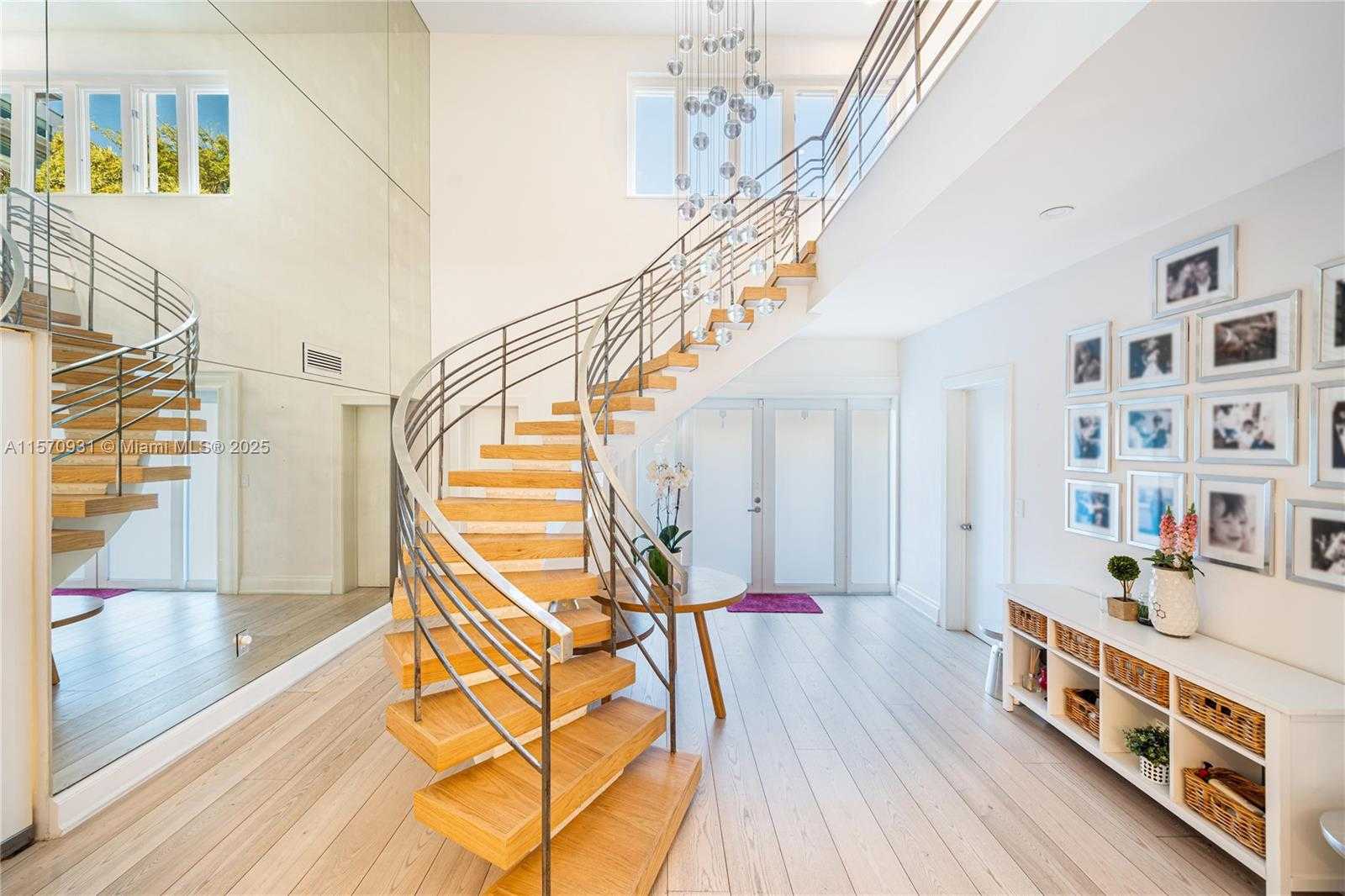 Small Image of 6320 ALLISON RD, Miami Beach Number 14