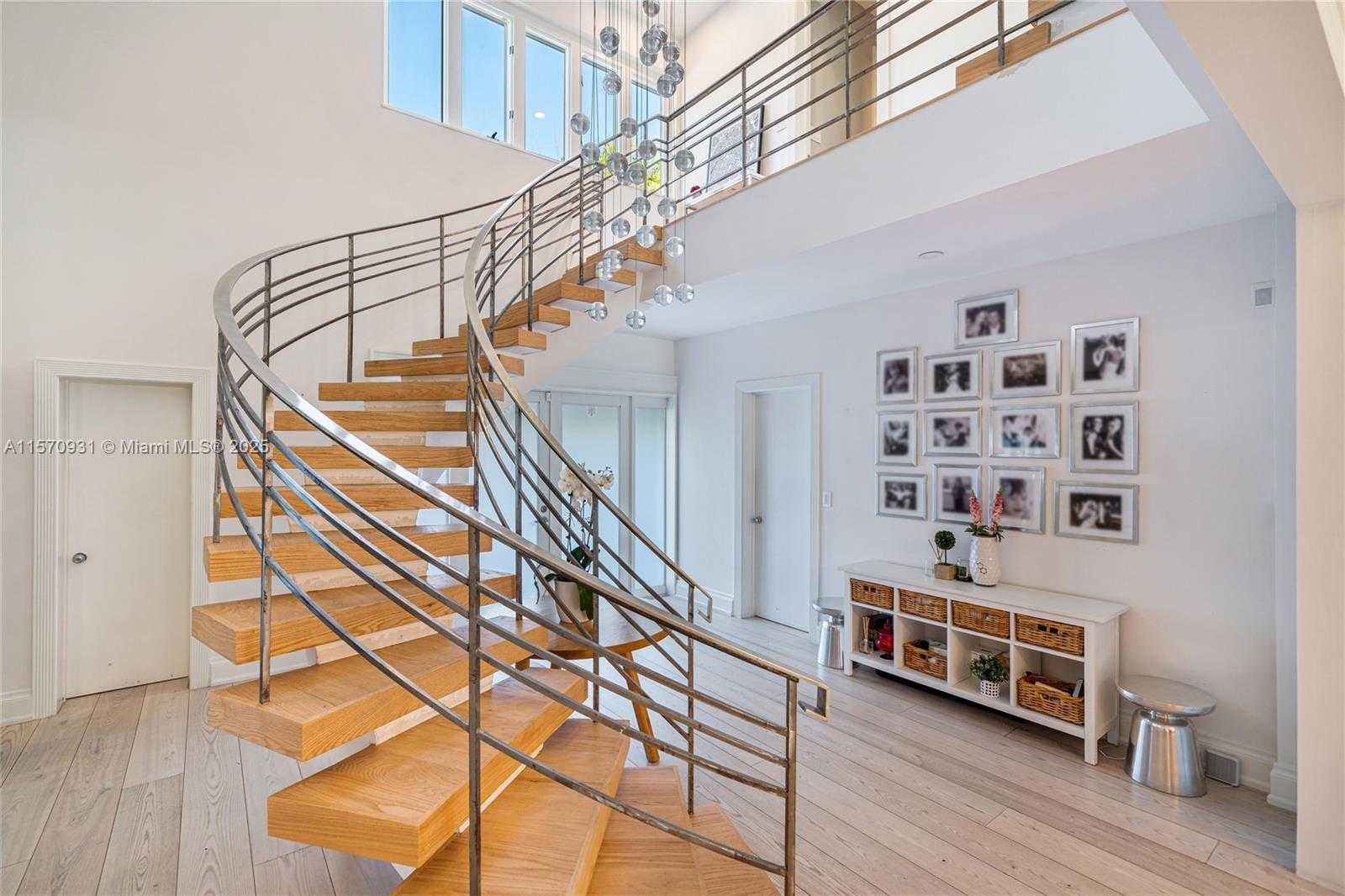 Small Image of 6320 ALLISON RD, Miami Beach Number 15