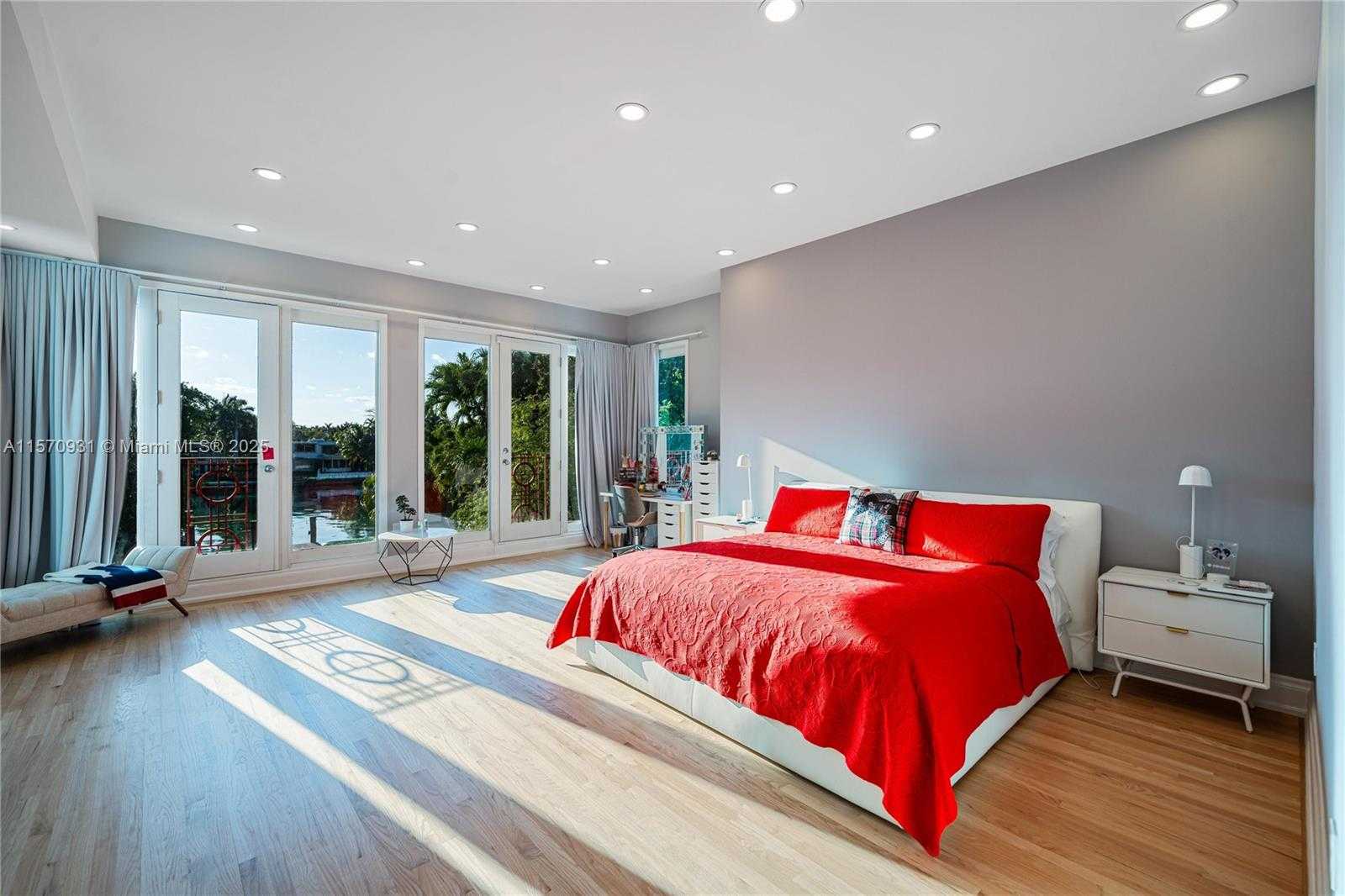 Small Image of 6320 ALLISON RD, Miami Beach Number 27
