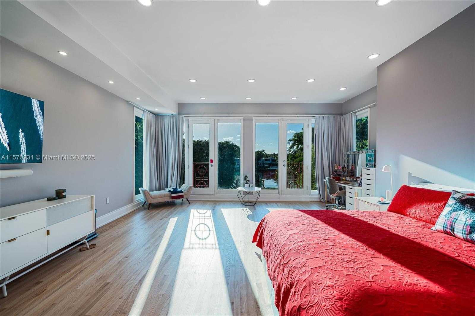 Small Image of 6320 ALLISON RD, Miami Beach Number 28