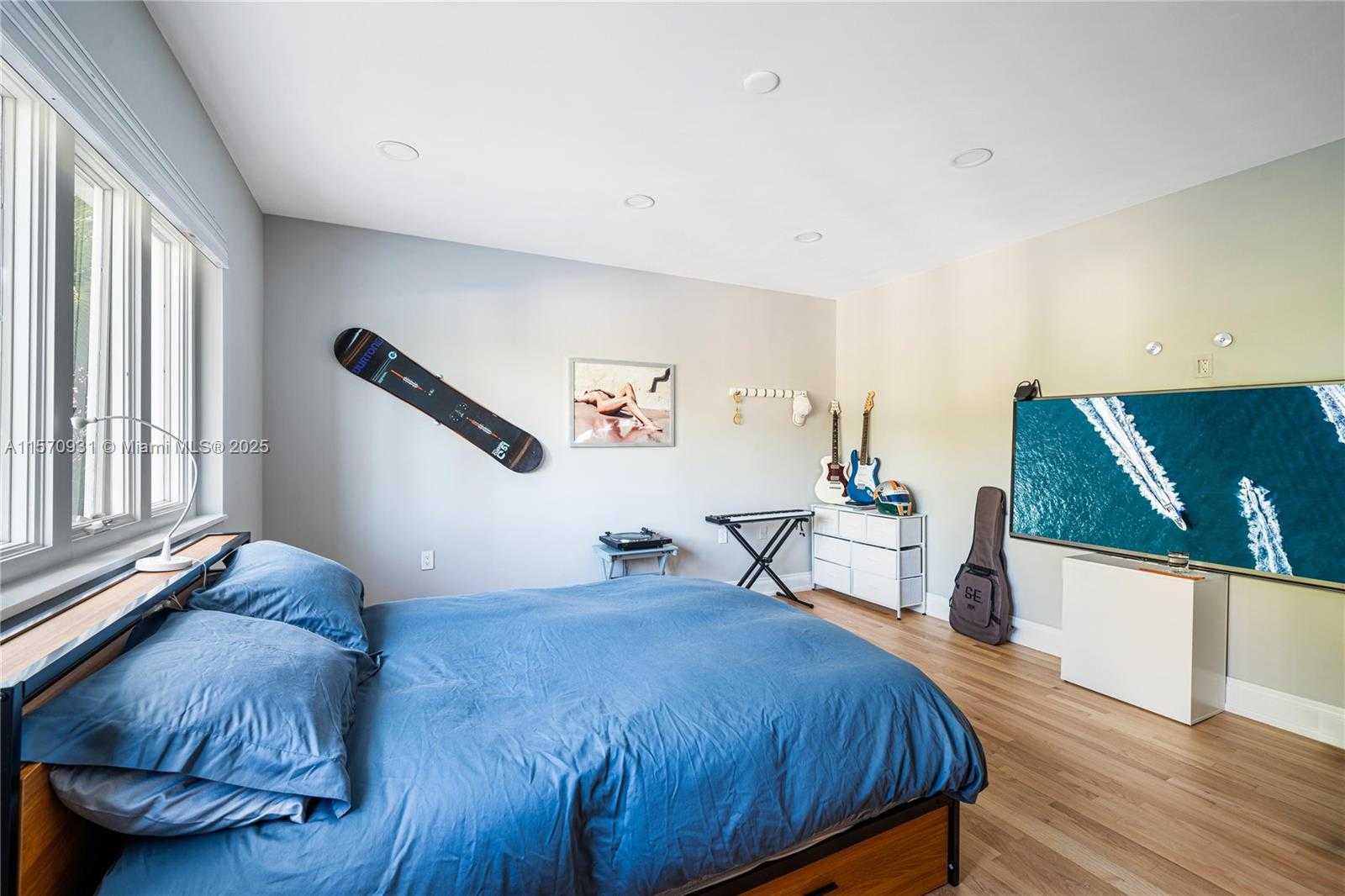 Small Image of 6320 ALLISON RD, Miami Beach Number 33
