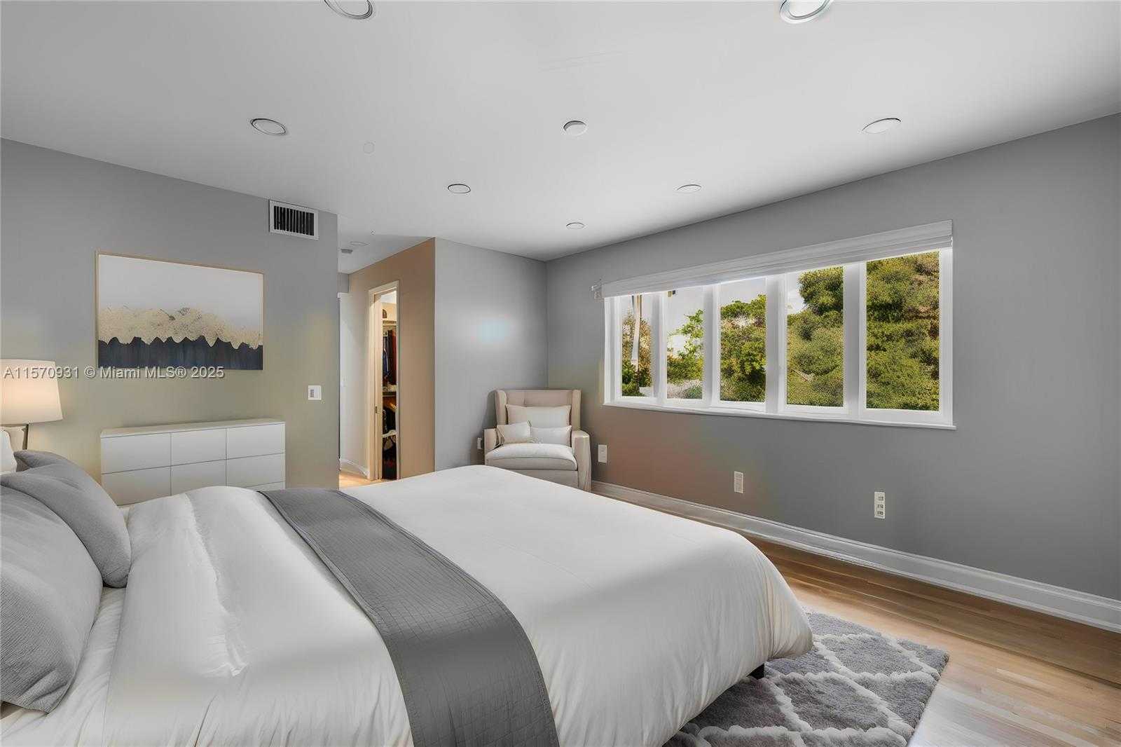 Small Image of 6320 ALLISON RD, Miami Beach Number 34