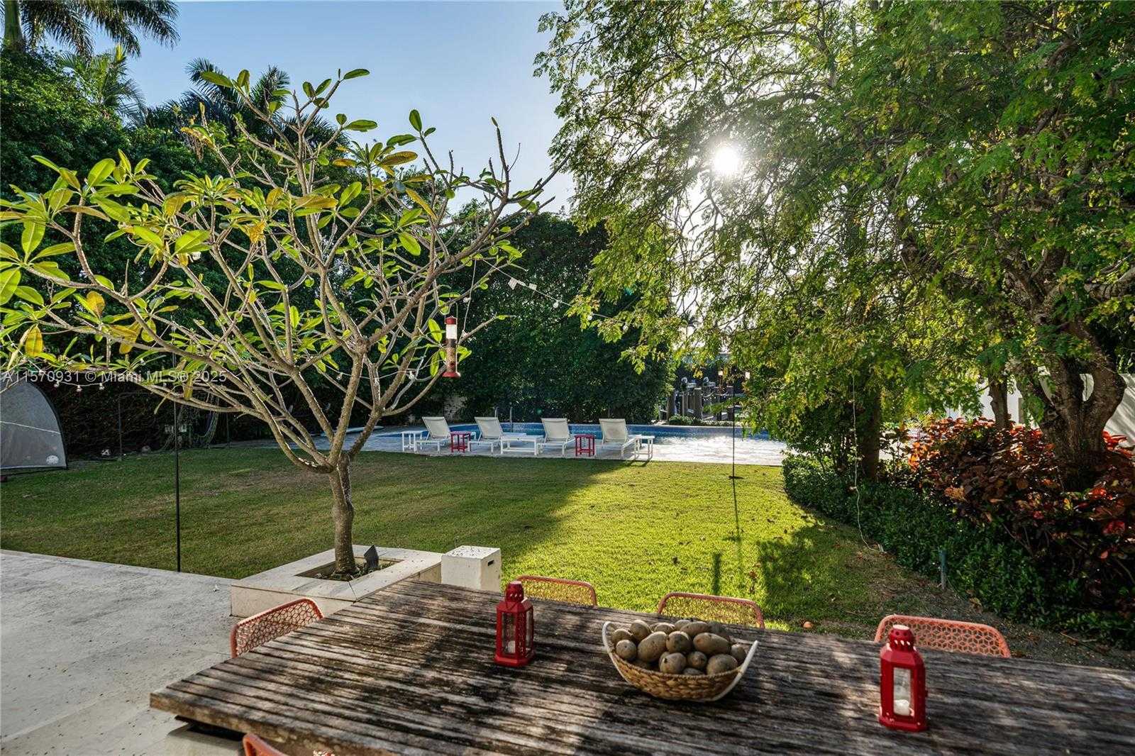 Small Image of 6320 ALLISON RD, Miami Beach Number 38