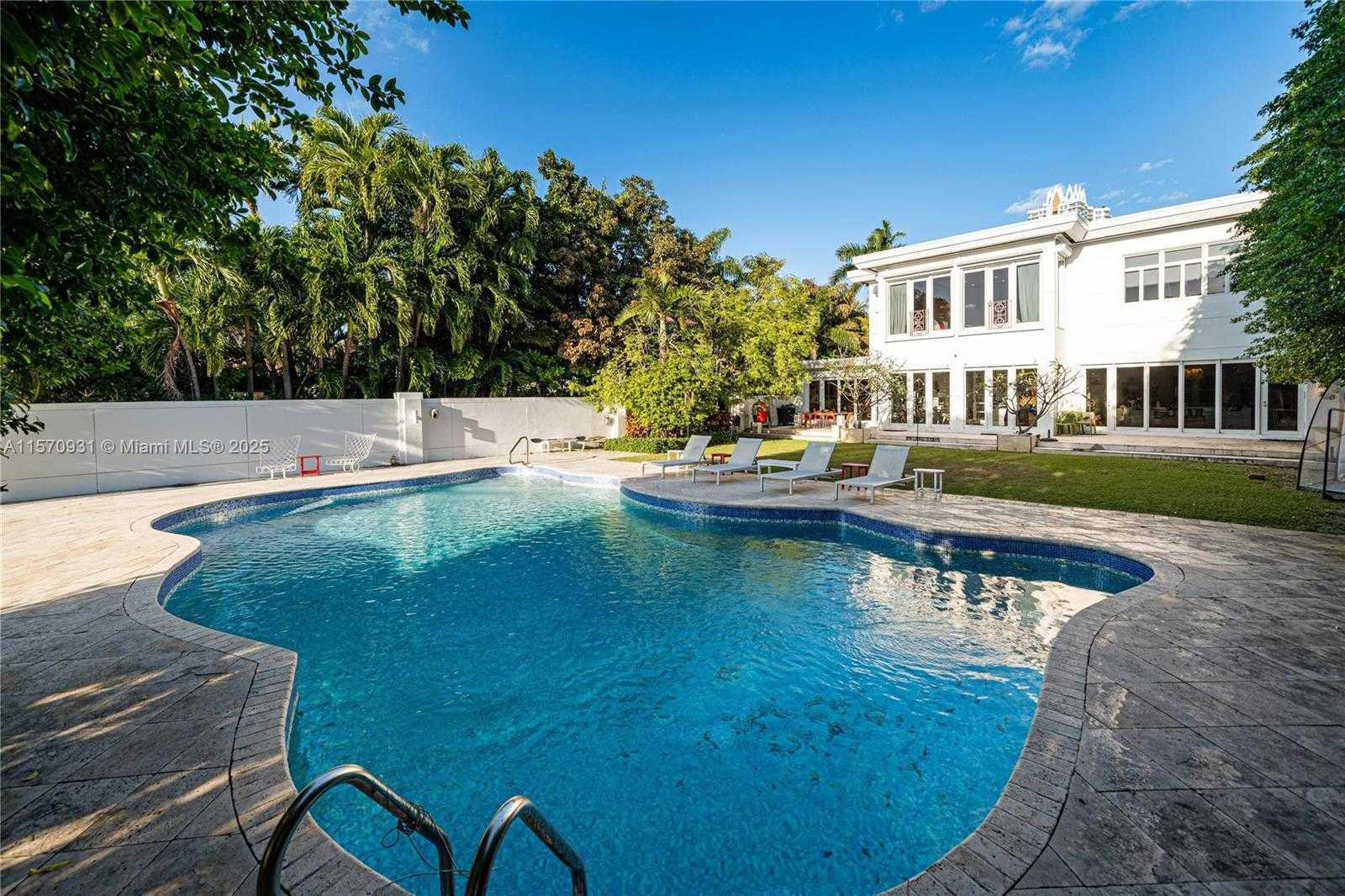 Small Image of 6320 ALLISON RD, Miami Beach Number 39