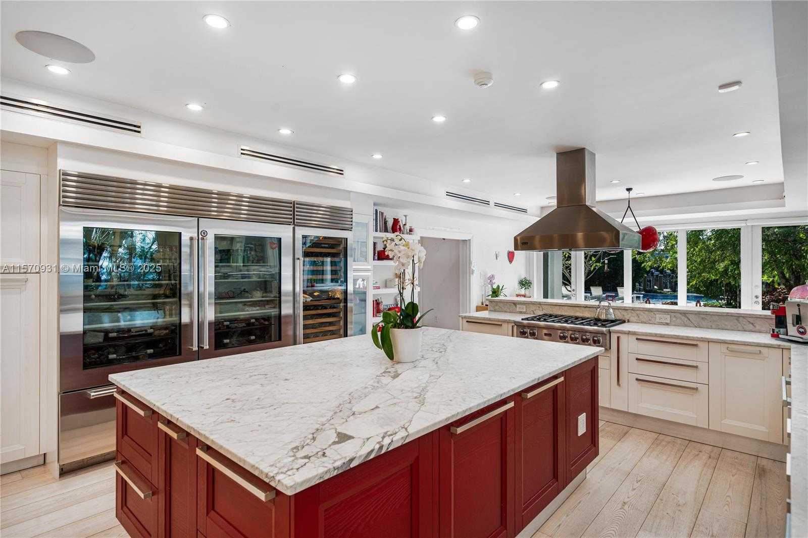 Small Image of 6320 ALLISON RD, Miami Beach Number 4