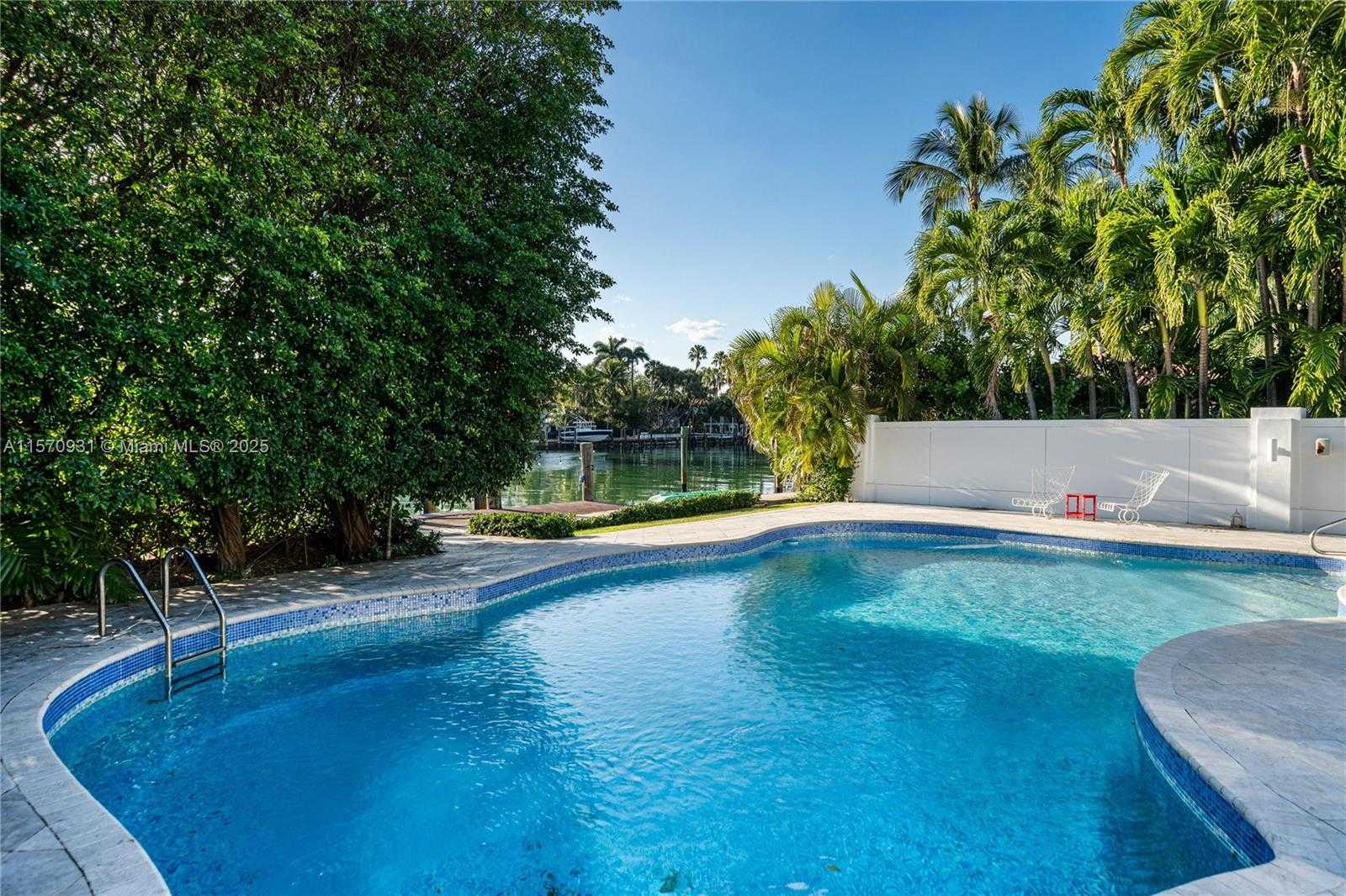 Small Image of 6320 ALLISON RD, Miami Beach Number 40