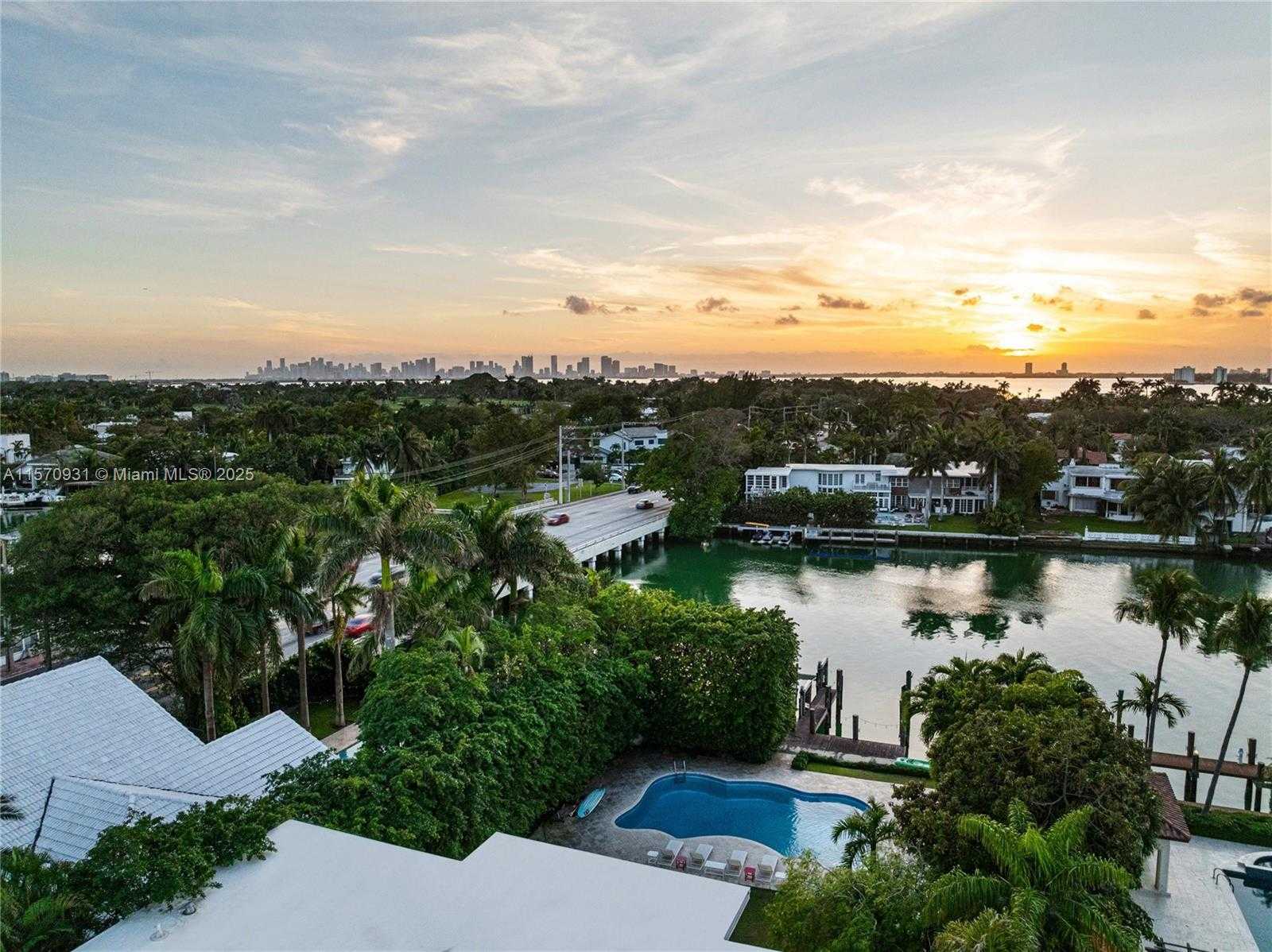 Small Image of 6320 ALLISON RD, Miami Beach Number 44