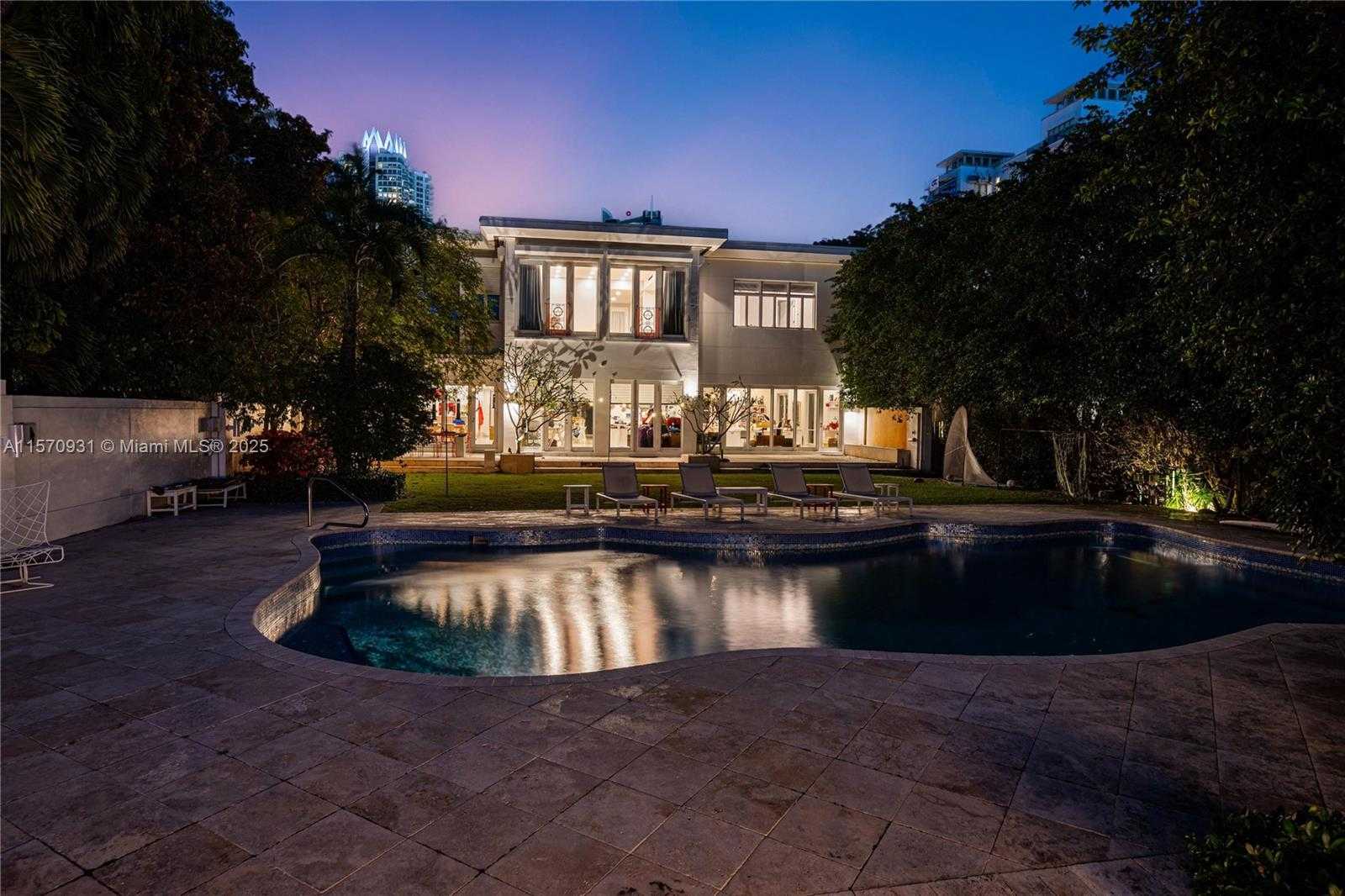Small Image of 6320 ALLISON RD, Miami Beach Number 48