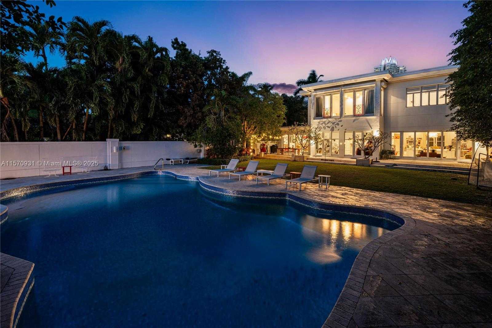 Small Image of 6320 ALLISON RD, Miami Beach Number 55