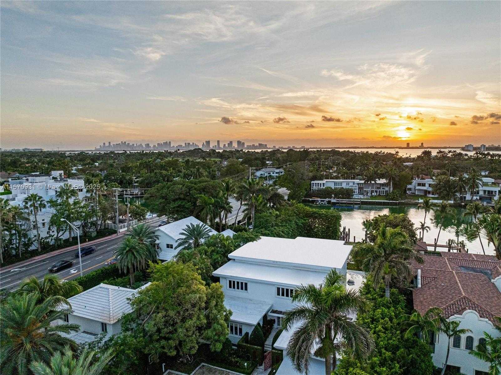 Small Image of 6320 ALLISON RD, Miami Beach Number 57