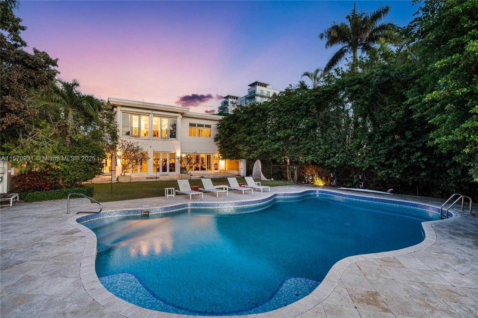 Small Image of 6320 ALLISON RD, Miami Beach Number 59