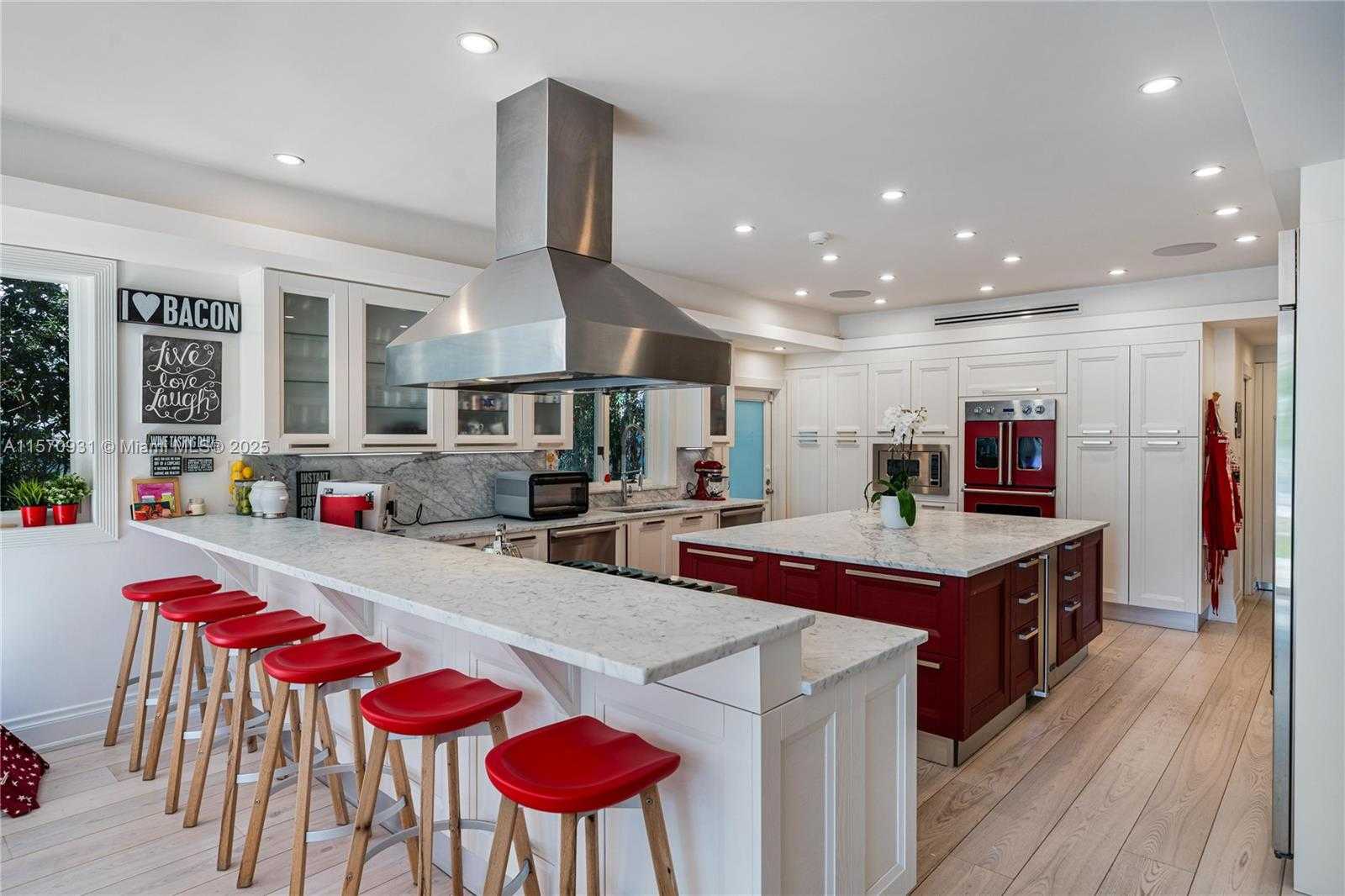 Small Image of 6320 ALLISON RD, Miami Beach Number 7