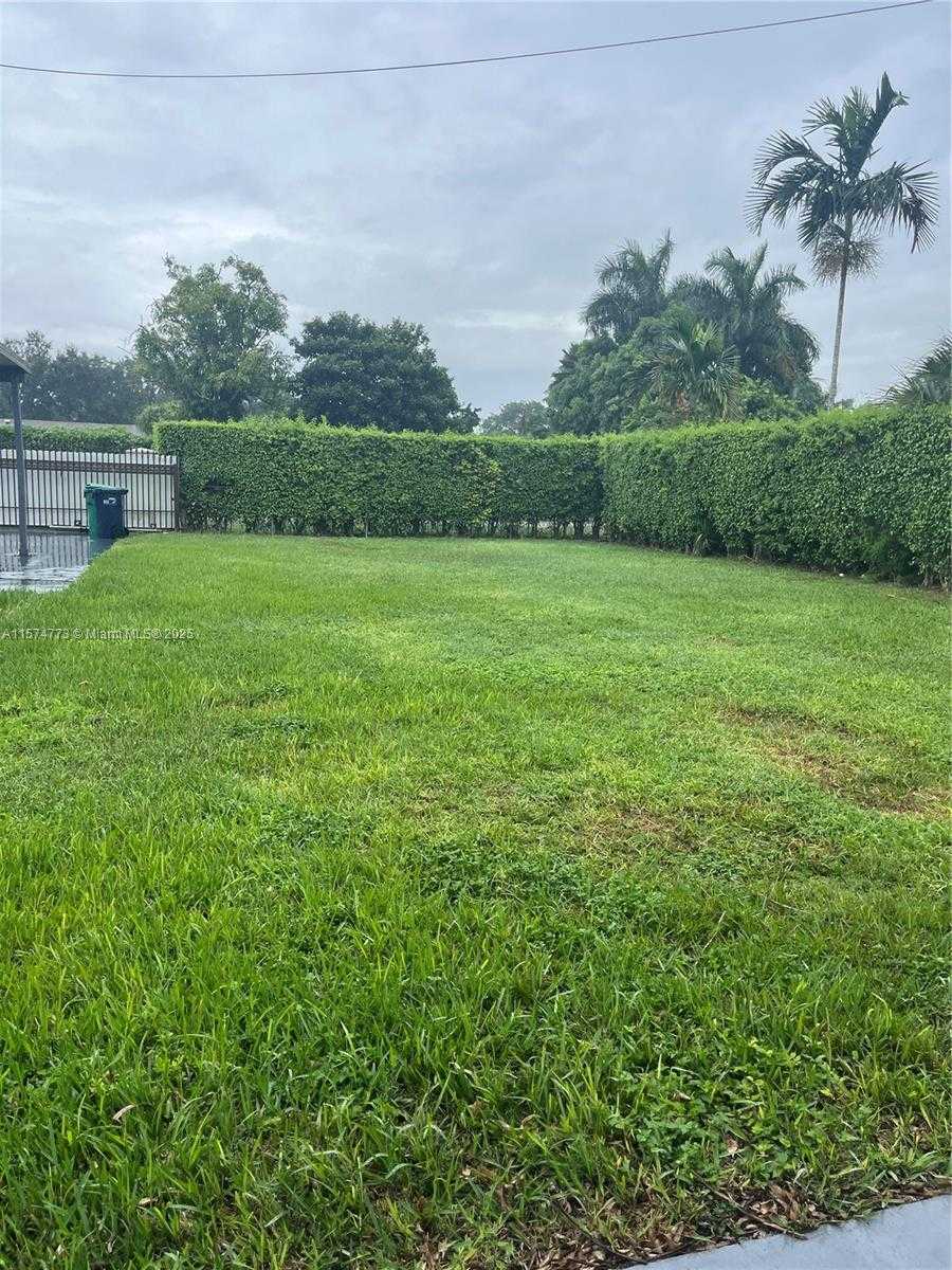 Small Image of 19790 SOUTH WEST 242ND ST, Homestead Number 33