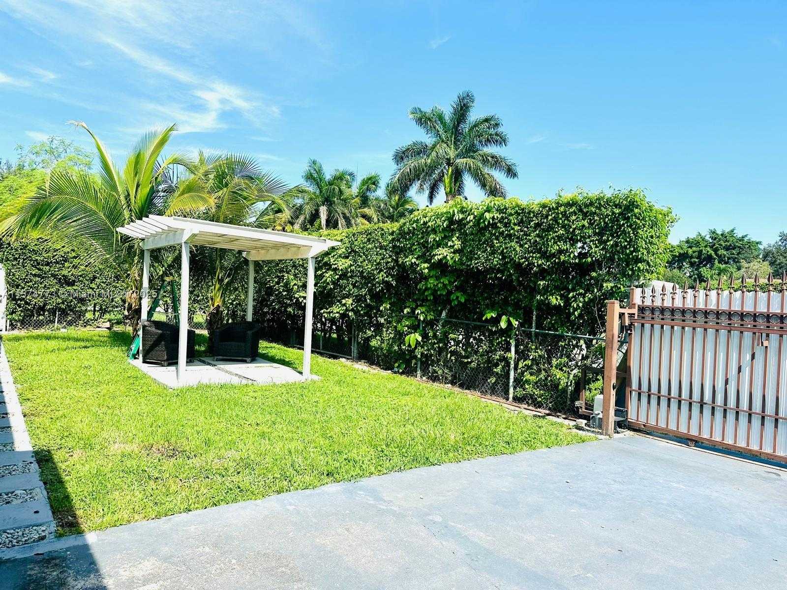 Small Image of 19790 SOUTH WEST 242ND ST, Homestead Number 36