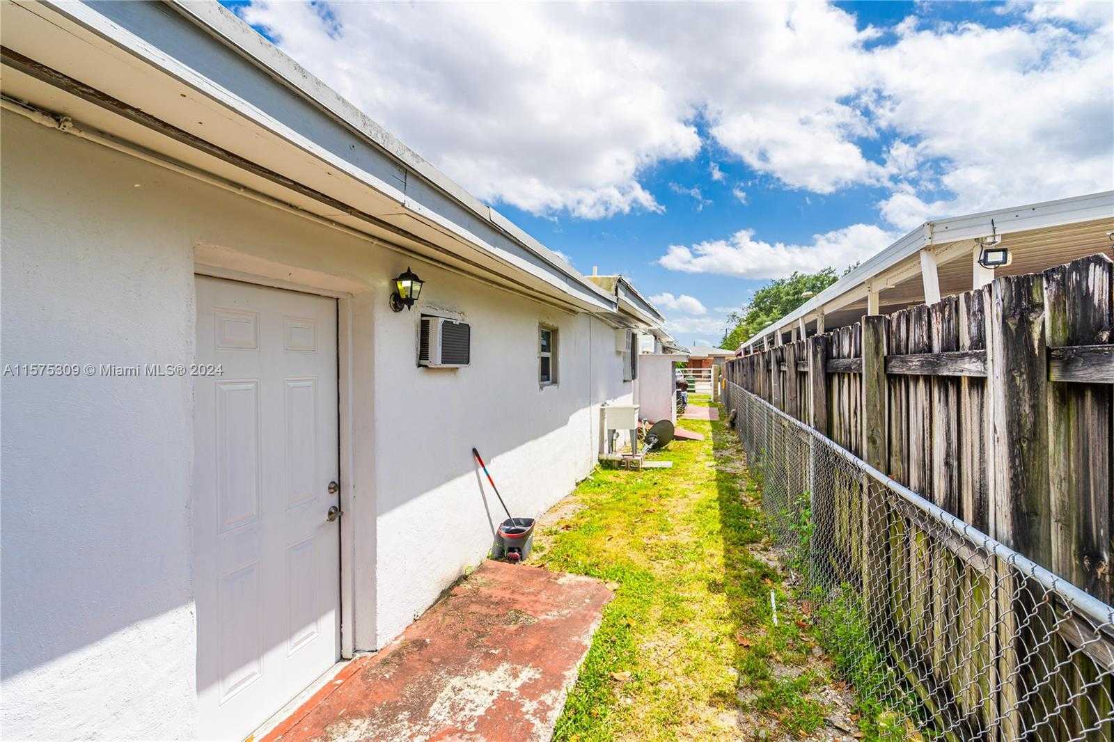 Small Image of 73 EAST 47TH ST, Hialeah Number 31