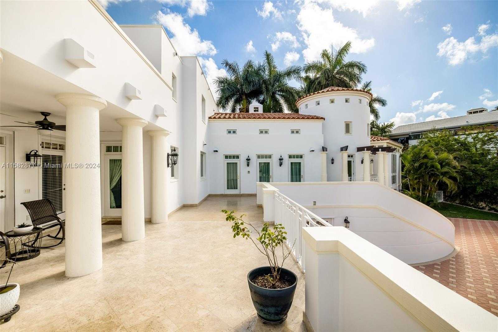 Small Image of 431 COSTANERA RD, Coral Gables Number 20