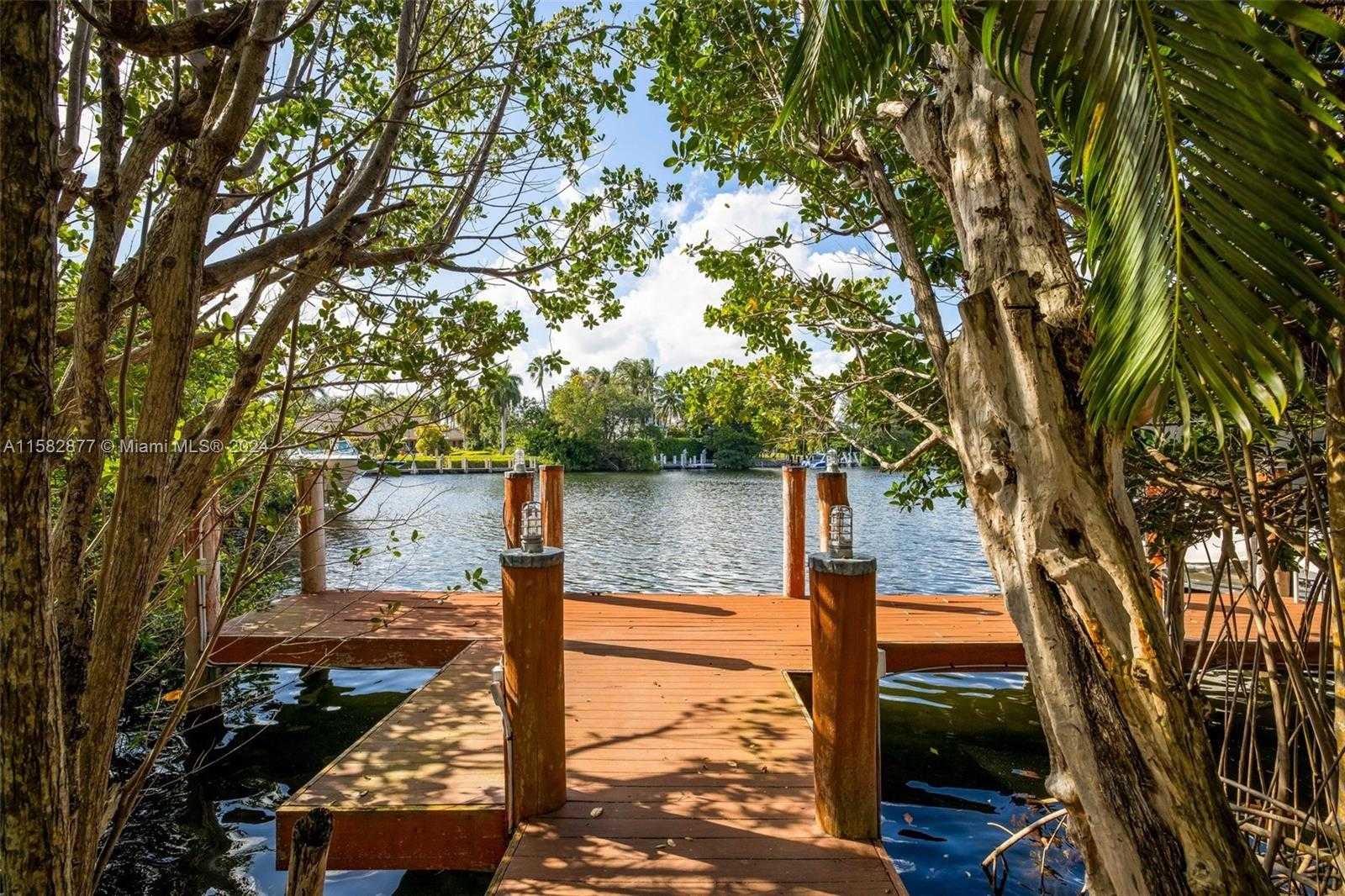 Small Image of 431 COSTANERA RD, Coral Gables Number 30