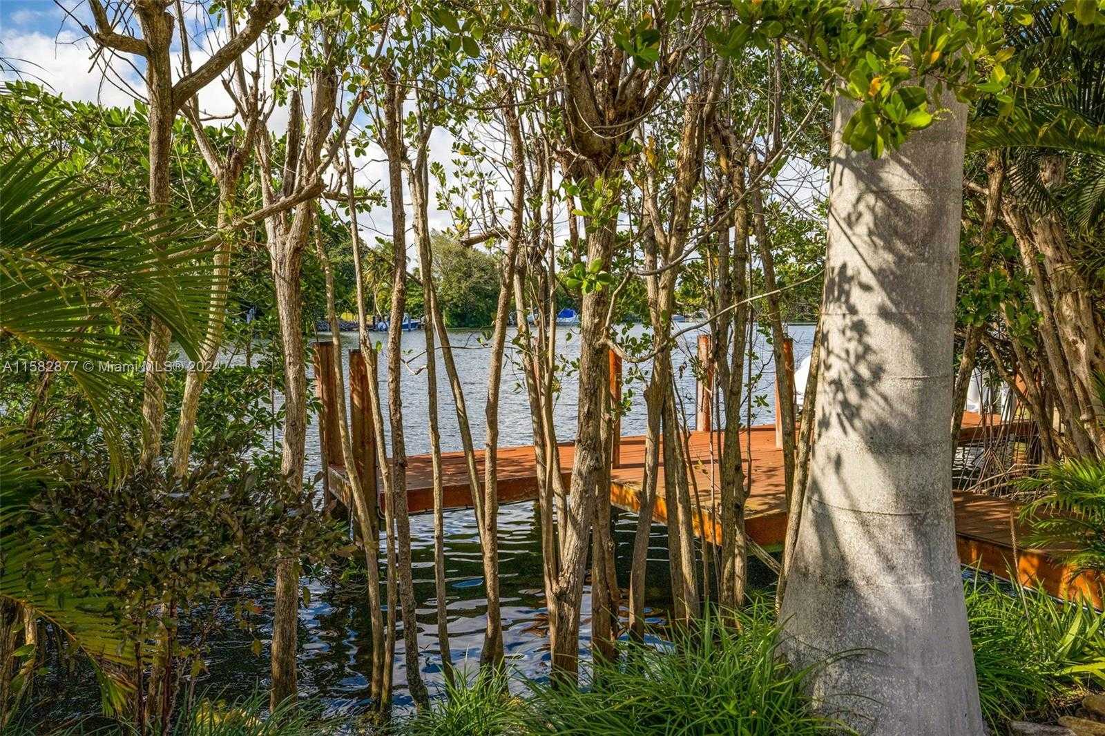 Small Image of 431 COSTANERA RD, Coral Gables Number 33