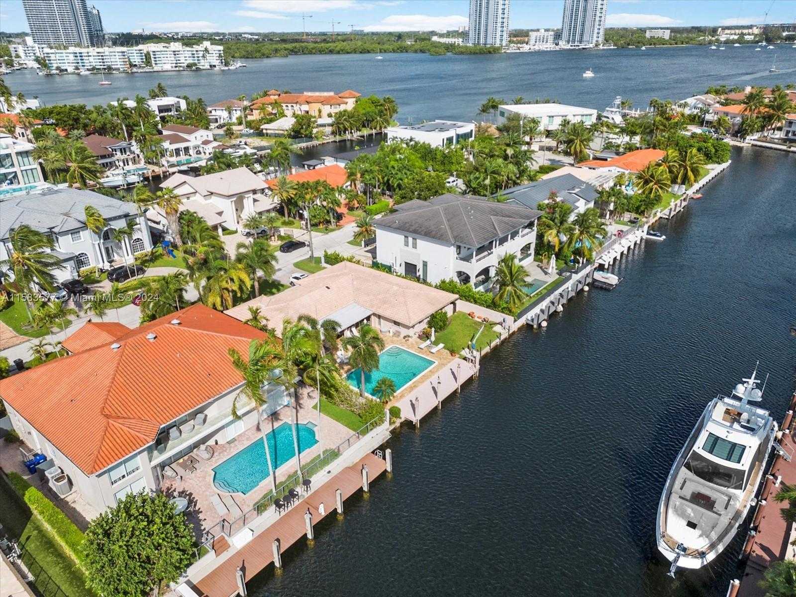 Small Image of 16449 NORTH EAST 31ST AVE, North Miami Beach Number 36