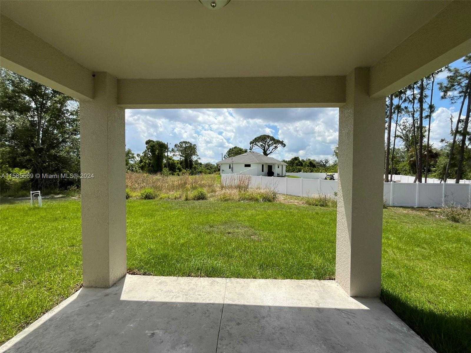 Small Image of 1869 Maurice Ave, Lehigh Acres, FL 33972, USA Number 21