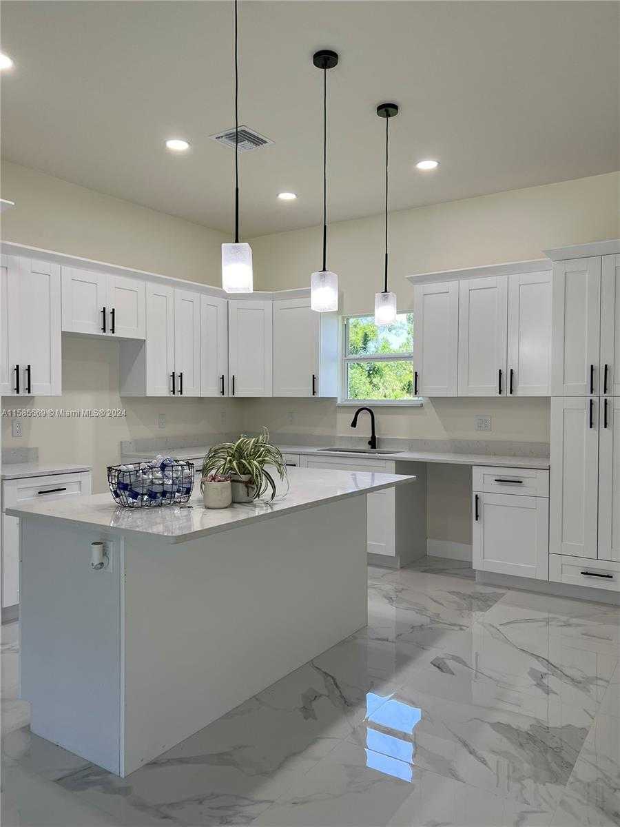 Small Image of 1869 Maurice Ave, Lehigh Acres, FL 33972, USA Number 5