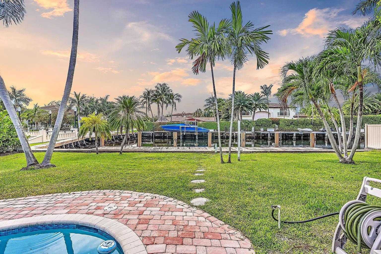 Small Image of 536 HIBISCUS DR, Hallandale Beach Number 12