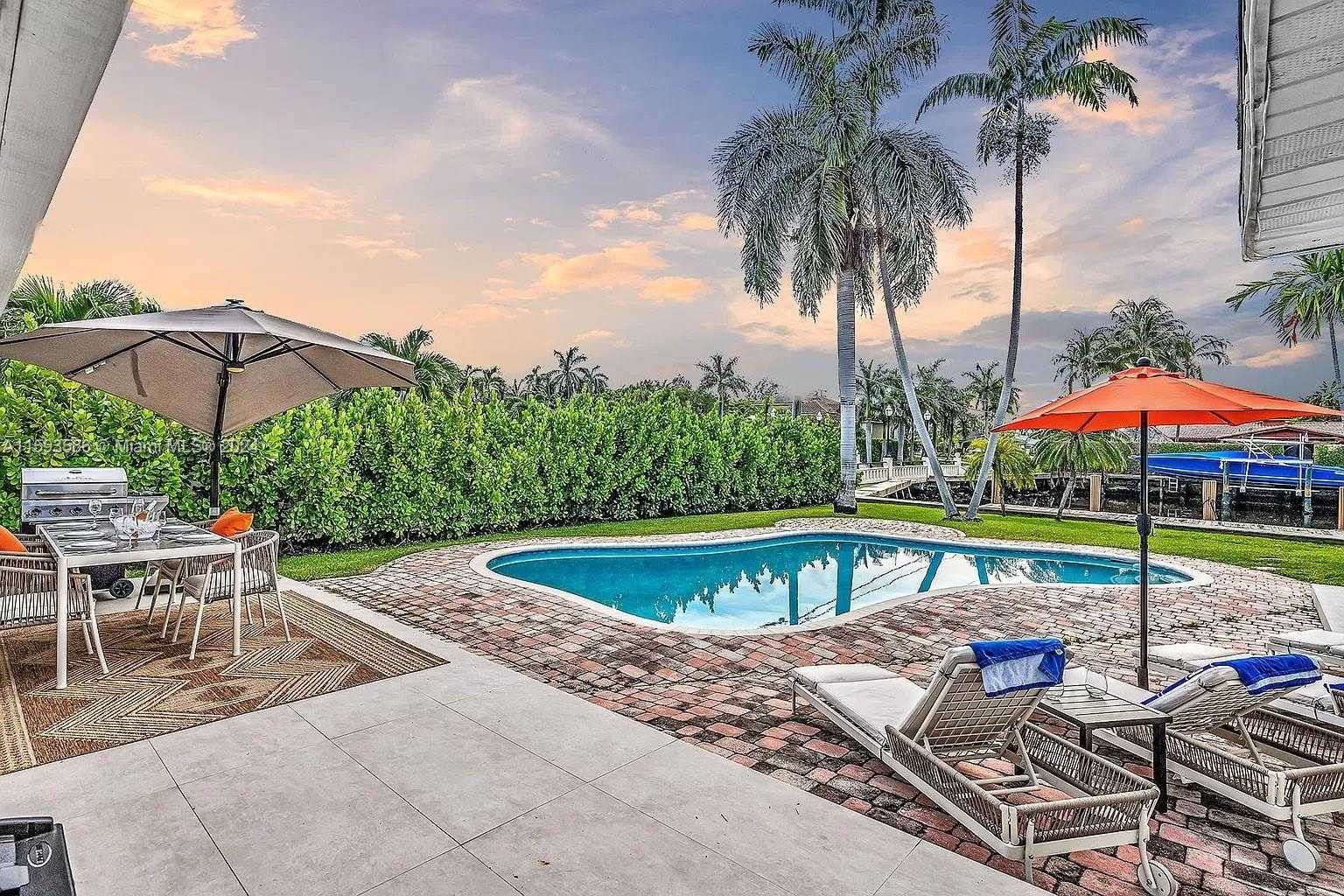 Small Image of 536 HIBISCUS DR, Hallandale Beach Number 13