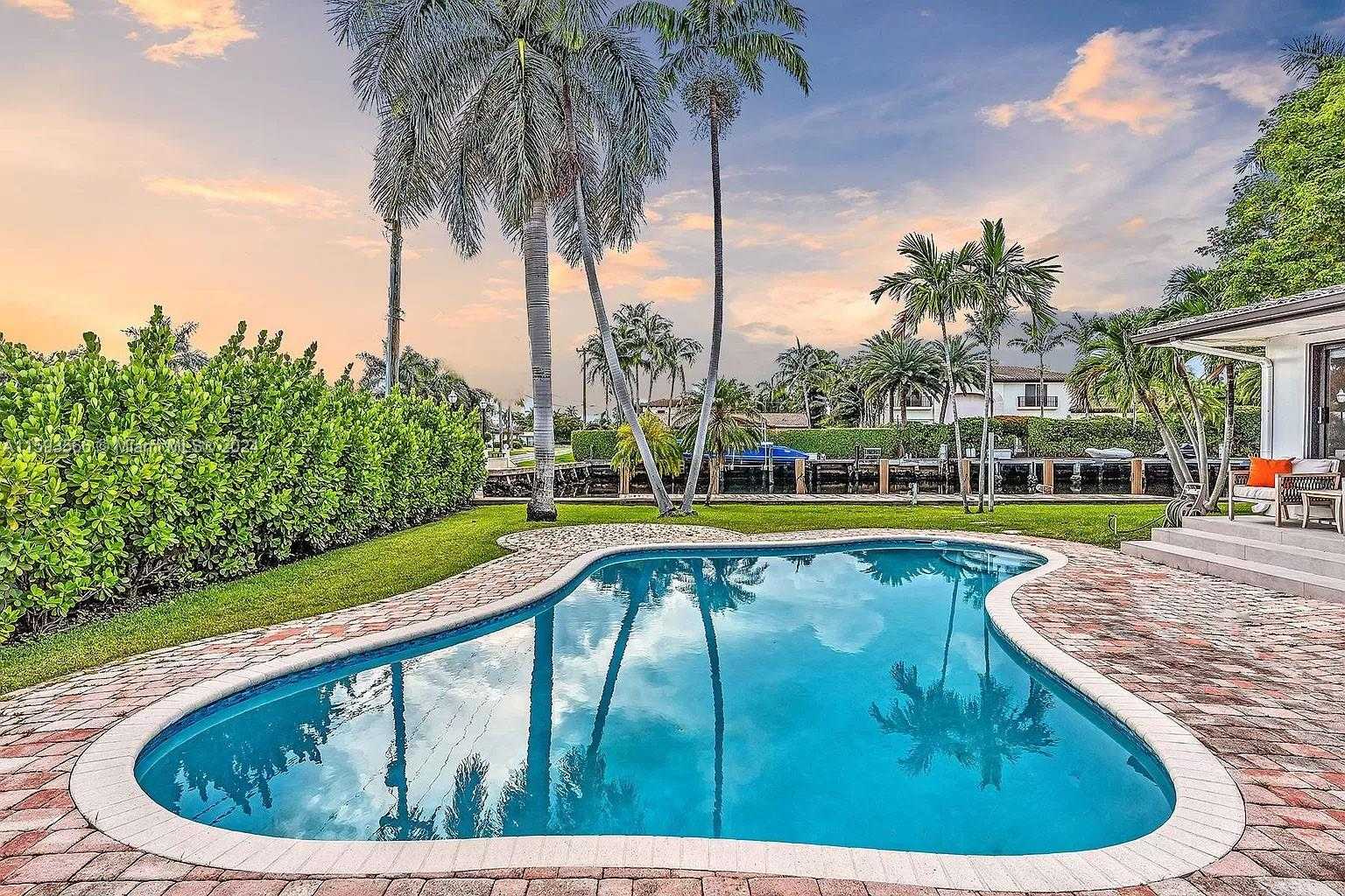 Small Image of 536 HIBISCUS DR, Hallandale Beach Number 16