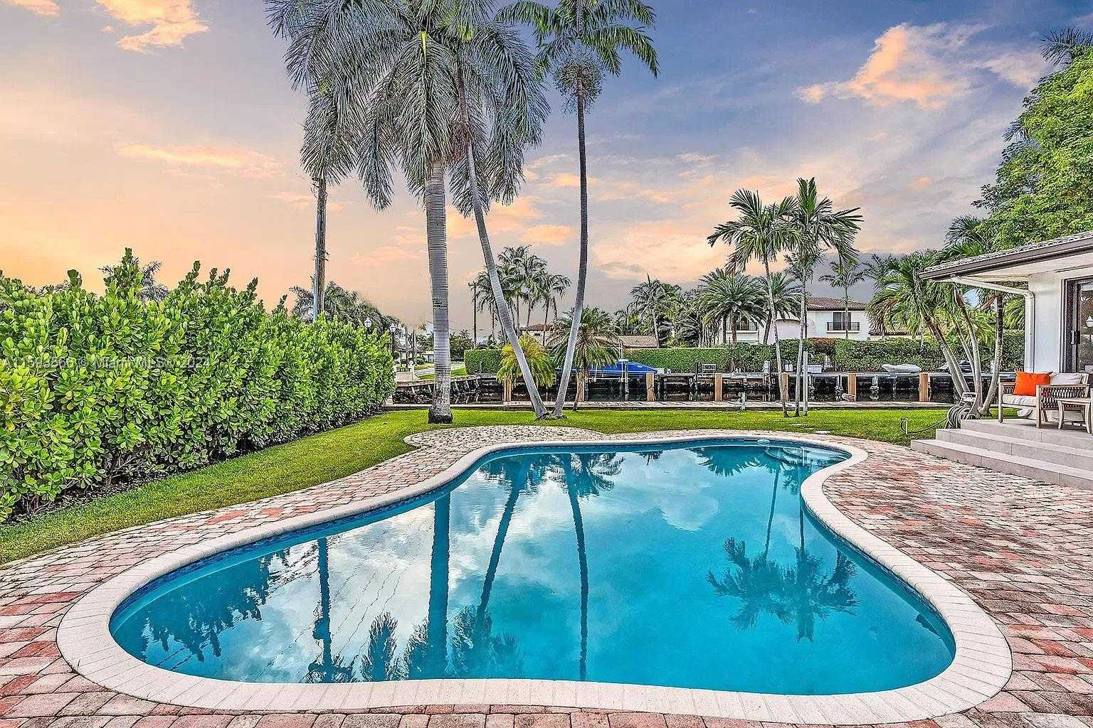 Small Image of 536 HIBISCUS DR, Hallandale Beach Number 17