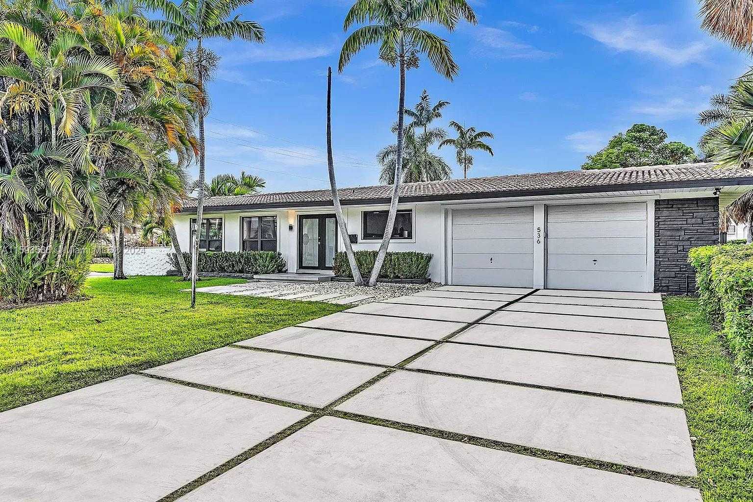 Small Image of 536 HIBISCUS DR, Hallandale Beach Number 2