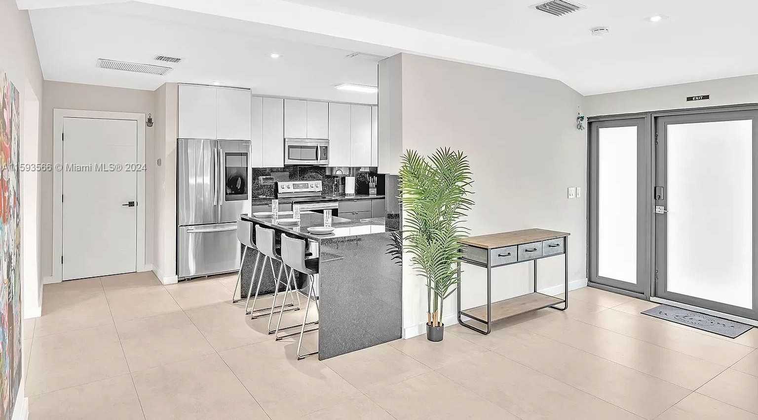 Small Image of 536 HIBISCUS DR, Hallandale Beach Number 26