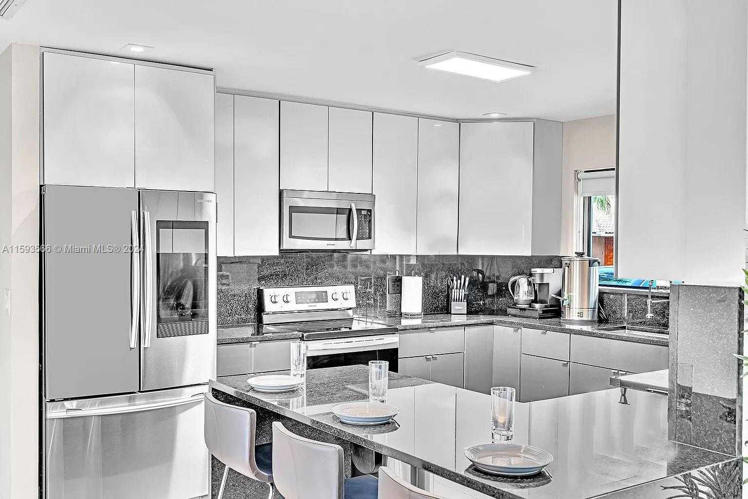 Small Image of 536 HIBISCUS DR, Hallandale Beach Number 37