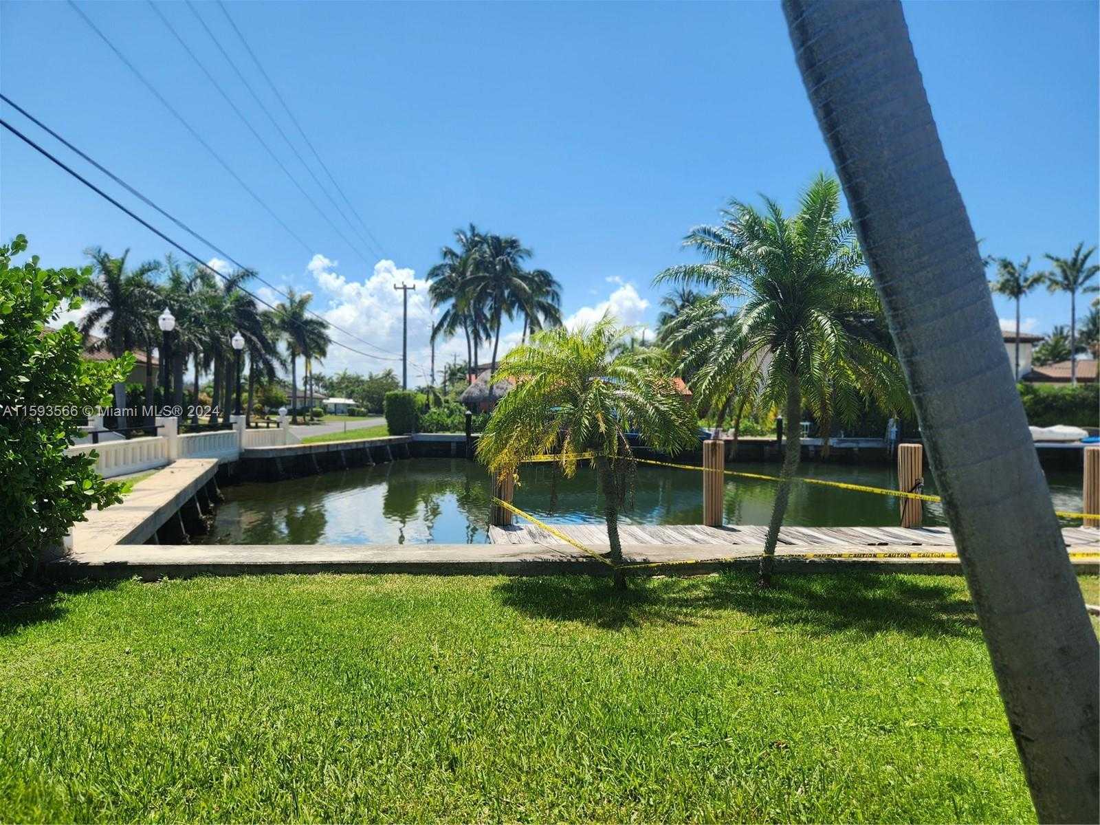 Small Image of 536 HIBISCUS DR, Hallandale Beach Number 4