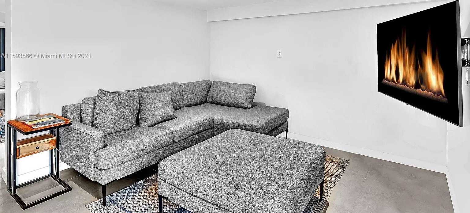 Small Image of 536 HIBISCUS DR, Hallandale Beach Number 43