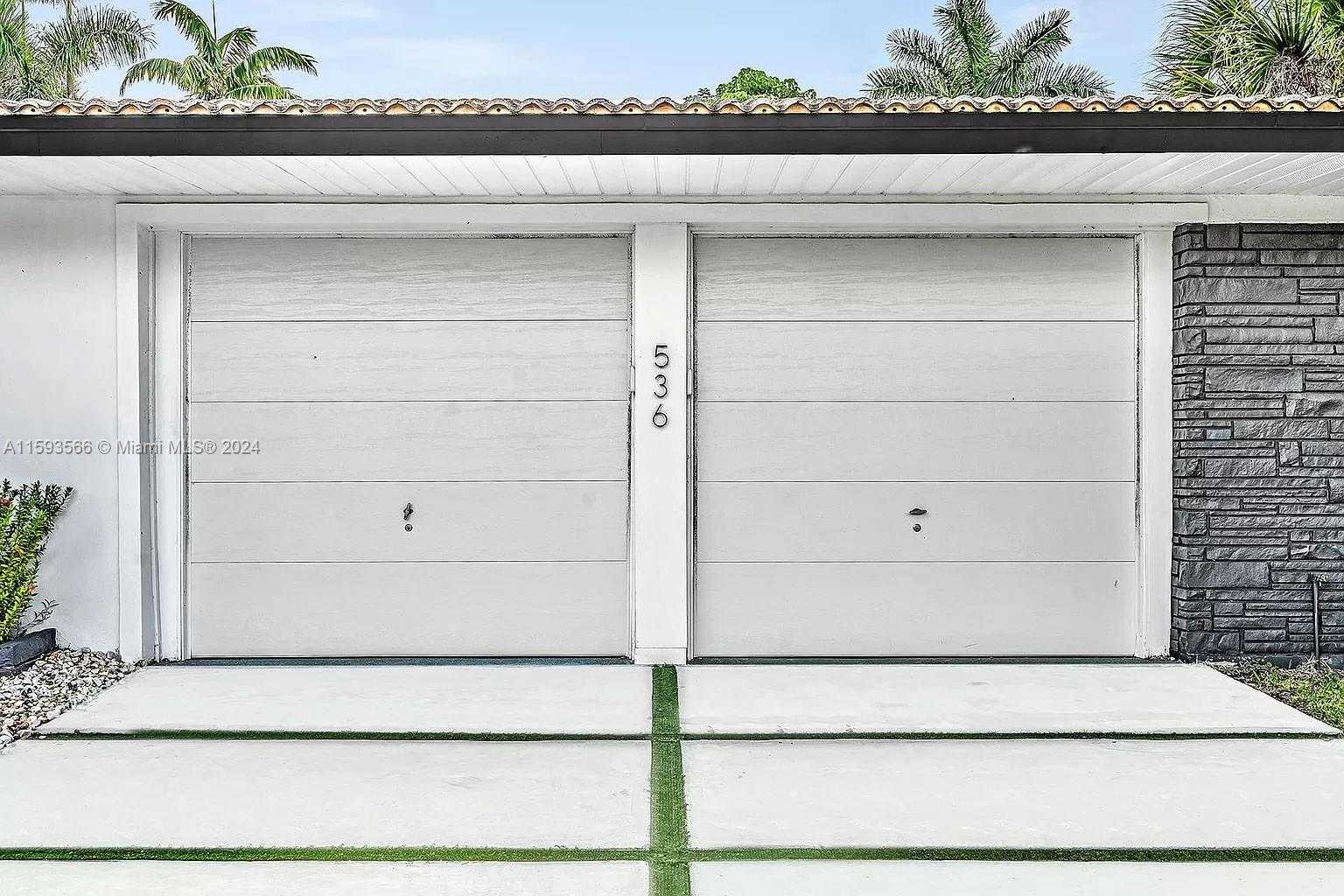 Small Image of 536 HIBISCUS DR, Hallandale Beach Number 8