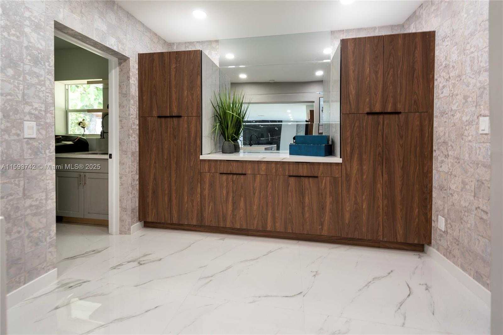 Small Image of 2308 SOUTH EAST 18 ST, Fort Lauderdale Number 17