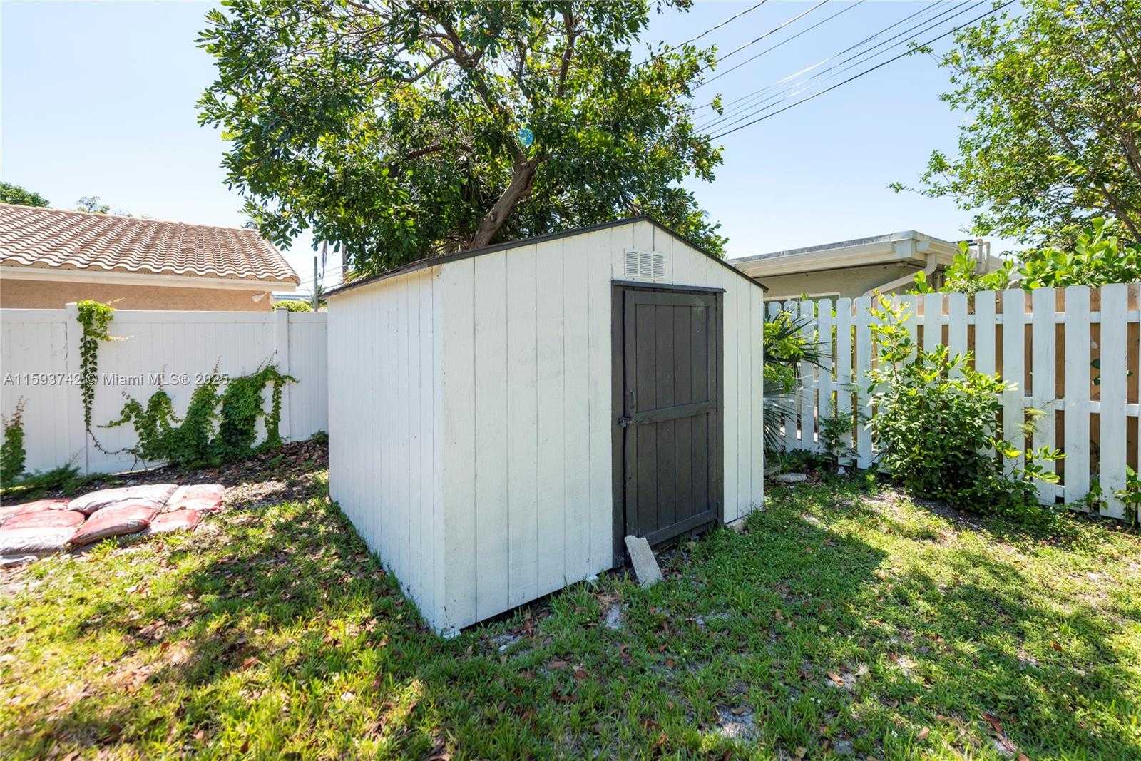 Small Image of 2308 SOUTH EAST 18 ST, Fort Lauderdale Number 3