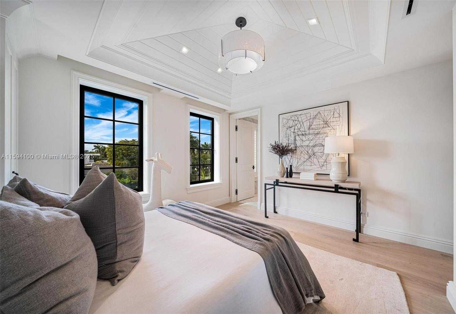 Small Image of 10241 EAST BROADVIEW DR, Bay Harbor Islands Number 32