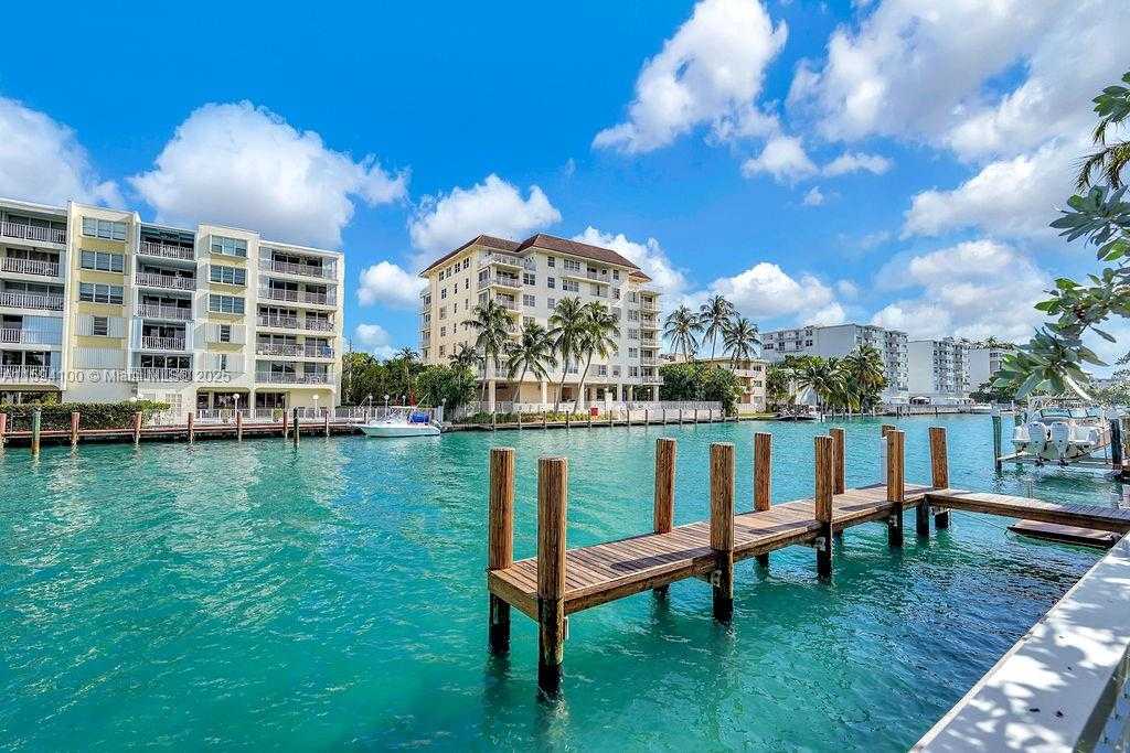 Small Image of 10241 EAST BROADVIEW DR, Bay Harbor Islands Number 45