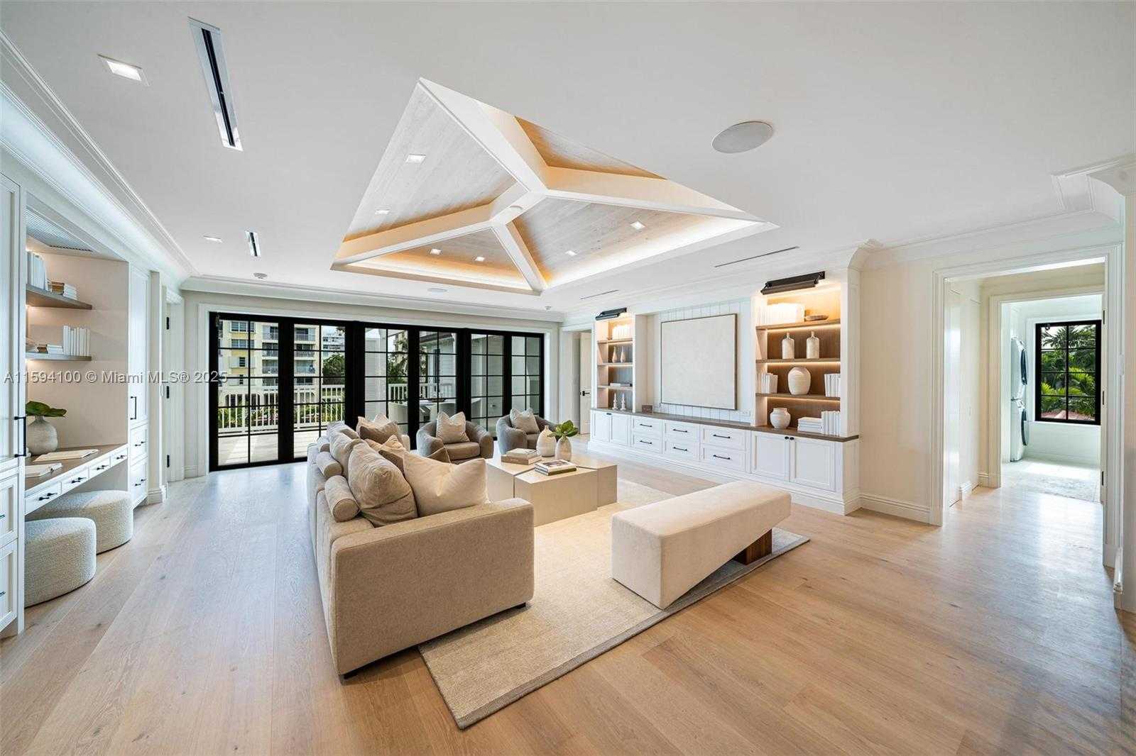 Small Image of 10241 EAST BROADVIEW DR, Bay Harbor Islands Number 6