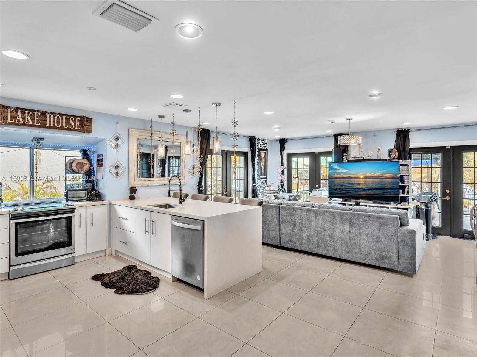 Small Image of 3960 SOUTH WEST 84TH TER, Davie Number 15